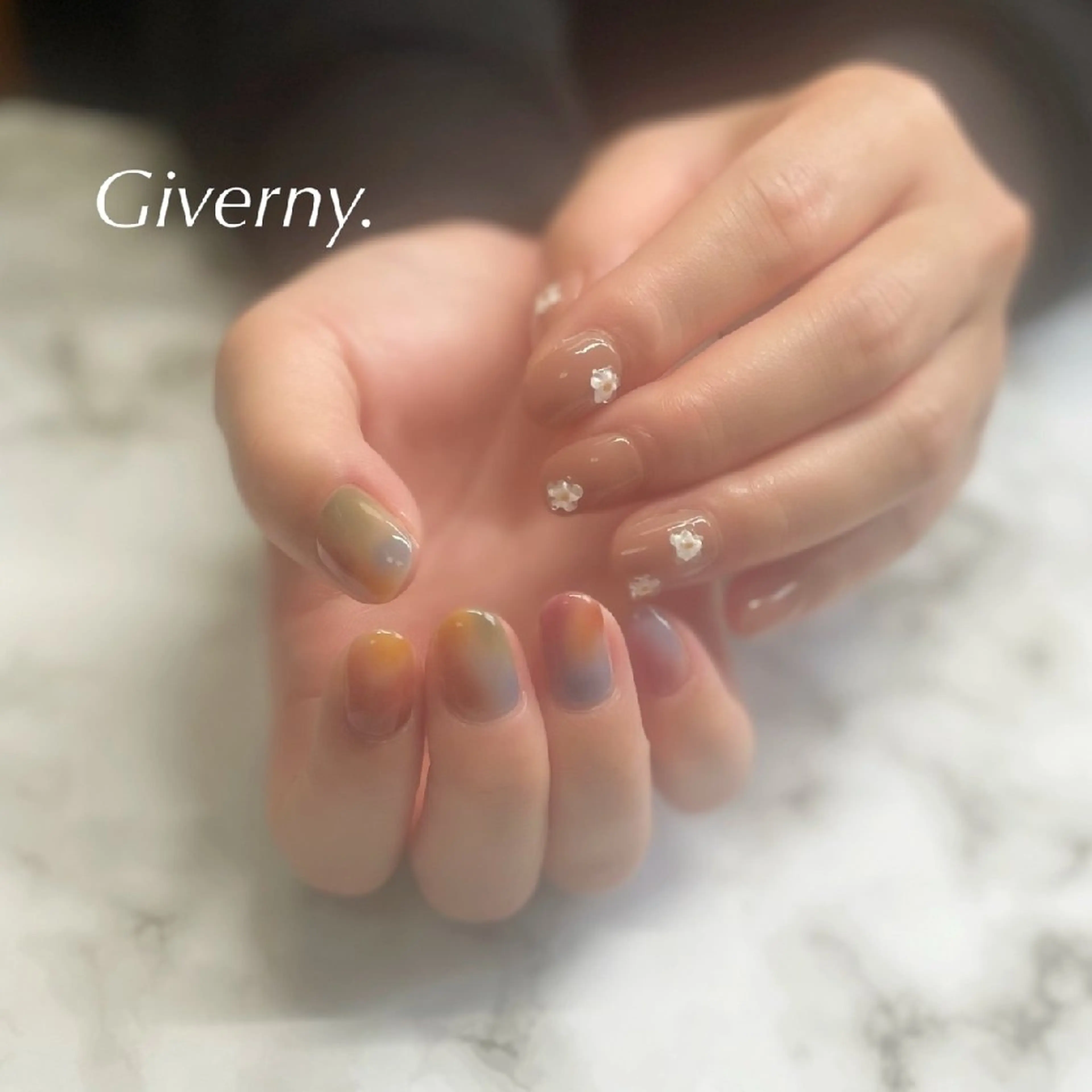 ネイル フラワーネイル ニュアンスネイル 春ネイル ハンドネイル Giverny .のネイルデザイン