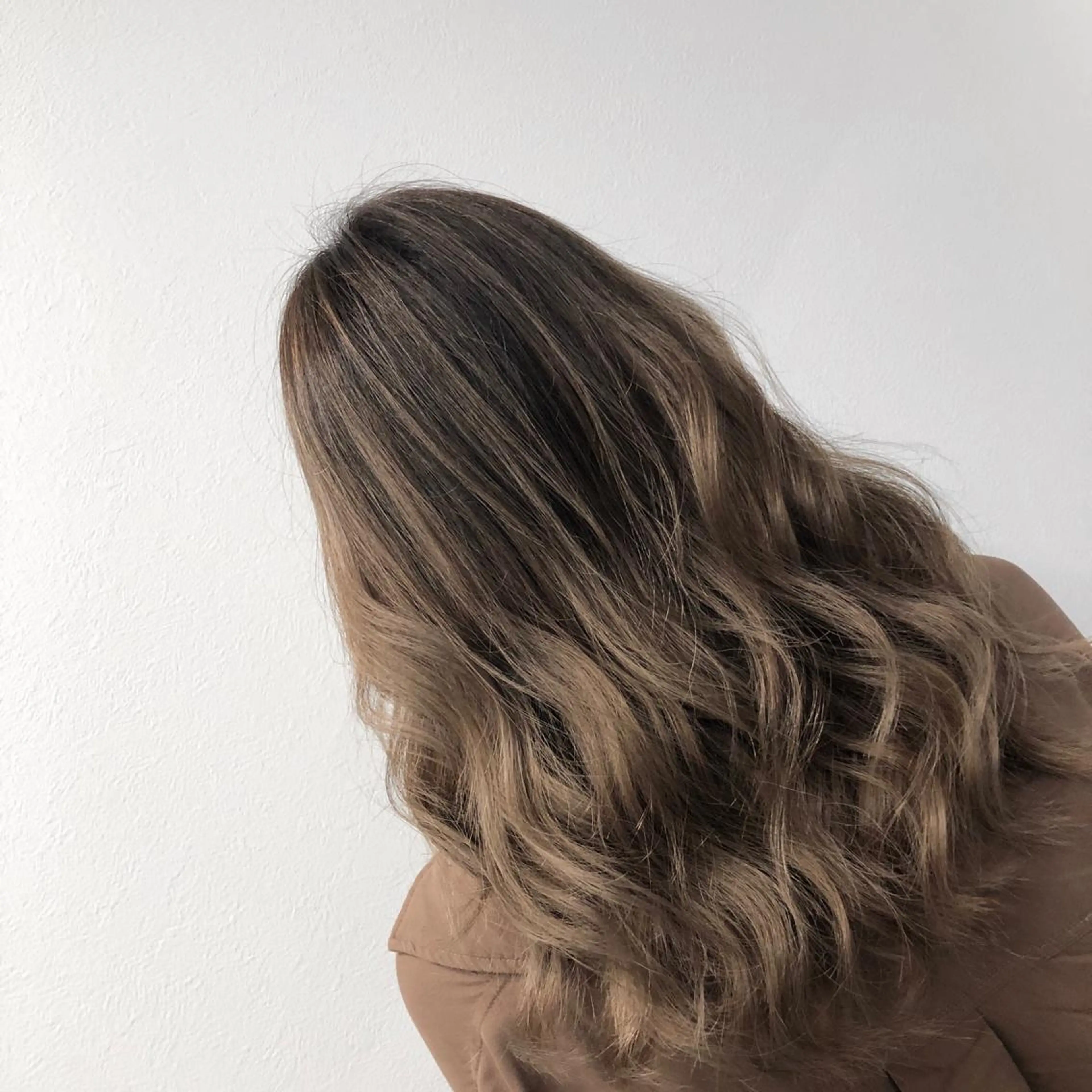 ミディアム カラー ヘアアレンジ バレイヤージュ デザインカラー ハイライトカラー 外国人風カラー ハイライト アンドウ ユウ/ レイヤーカット/韓国のヘアスタイル