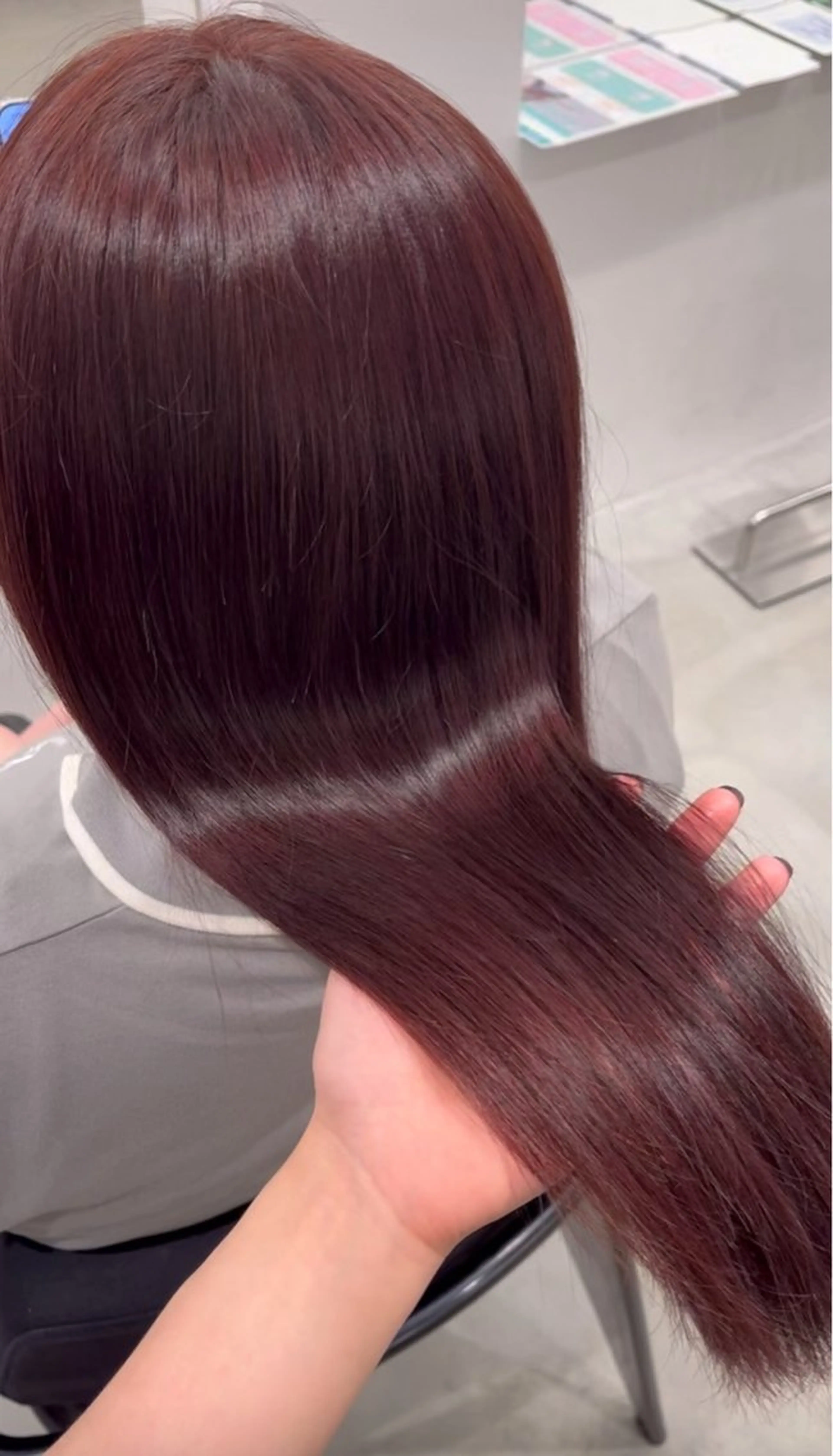 ロング ピンクブラウン 羽鳥 菜々子のヘアスタイル