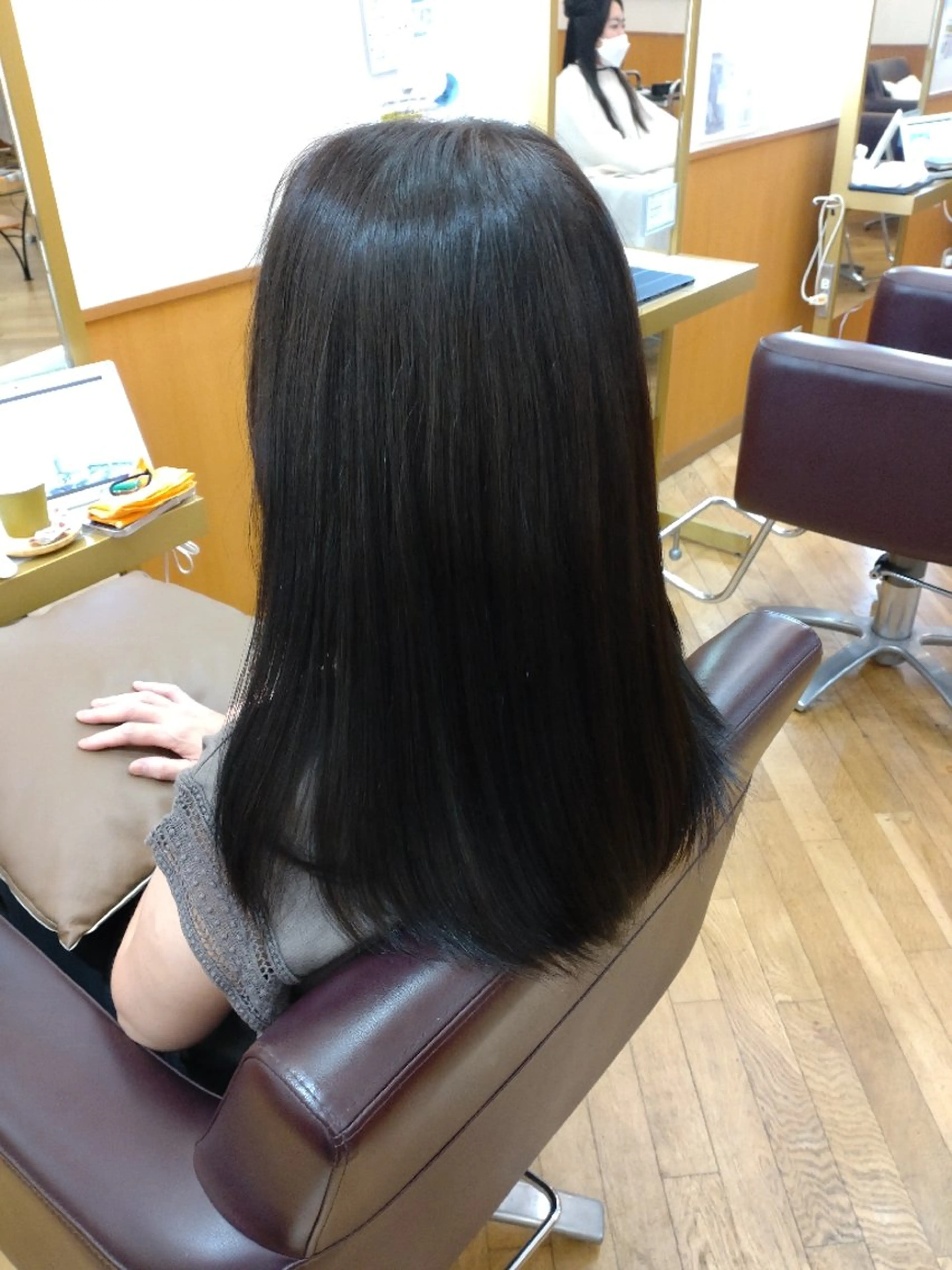 セミロング カット ヘッドスパ 仮屋 敬介のヘアスタイル