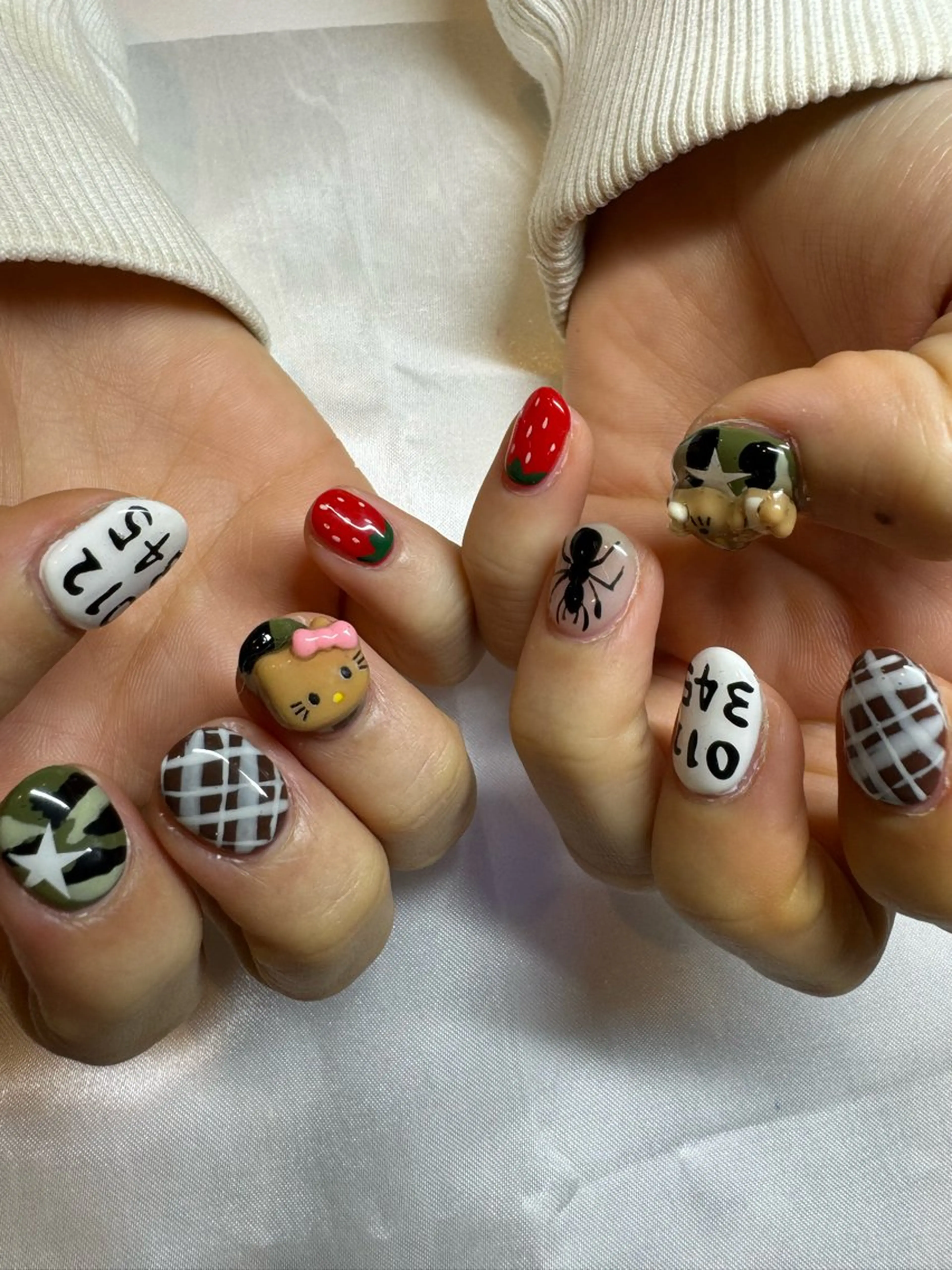 ネイル ハンドネイル 濱岡 咲のネイルデザイン