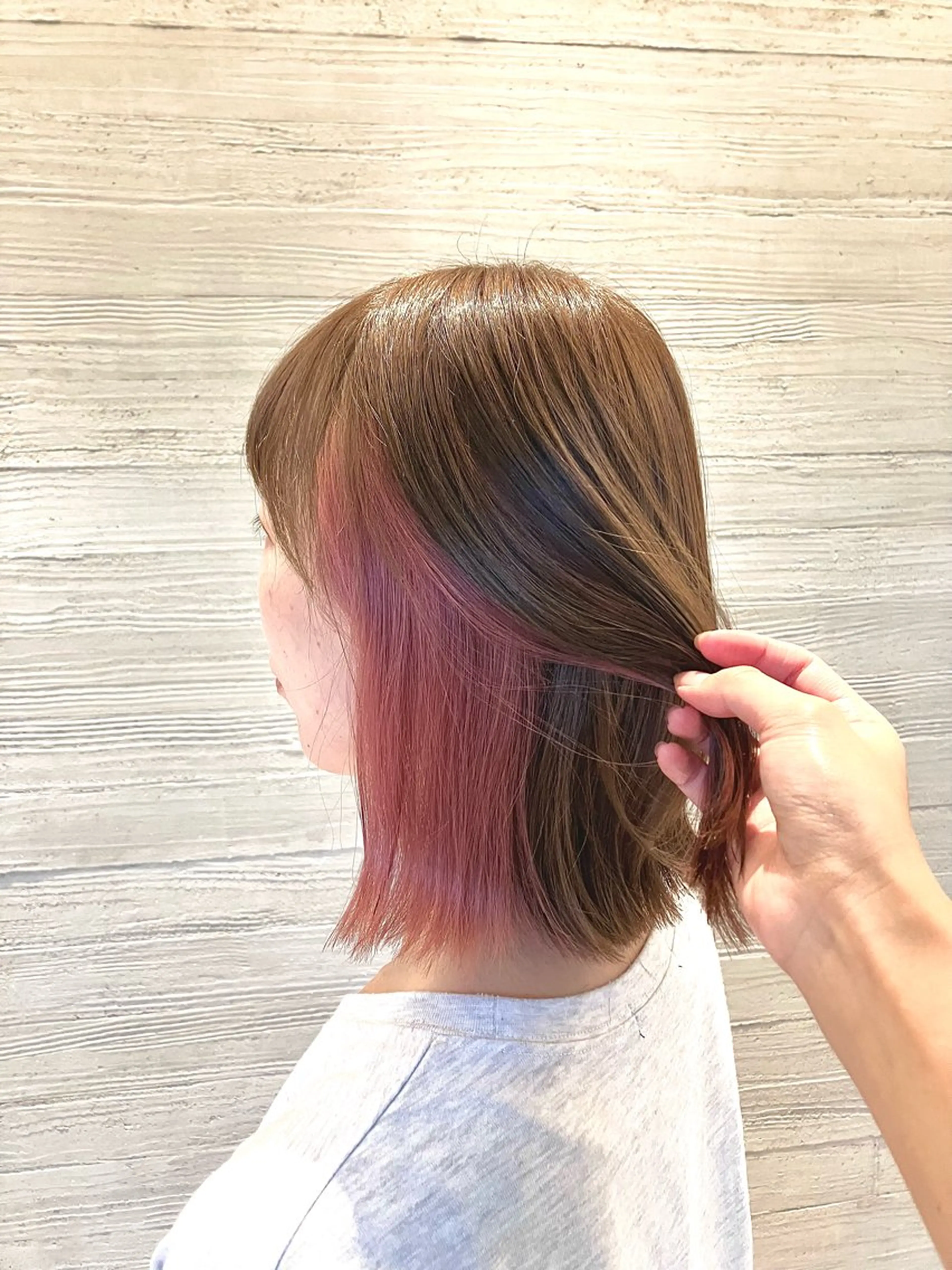 ショート カラー デザインカラー ピンクカラー ボブ NEST by chord所属・サキ🤍ハイトーン 🩰くびれ巻きヘアのヘアスタイル