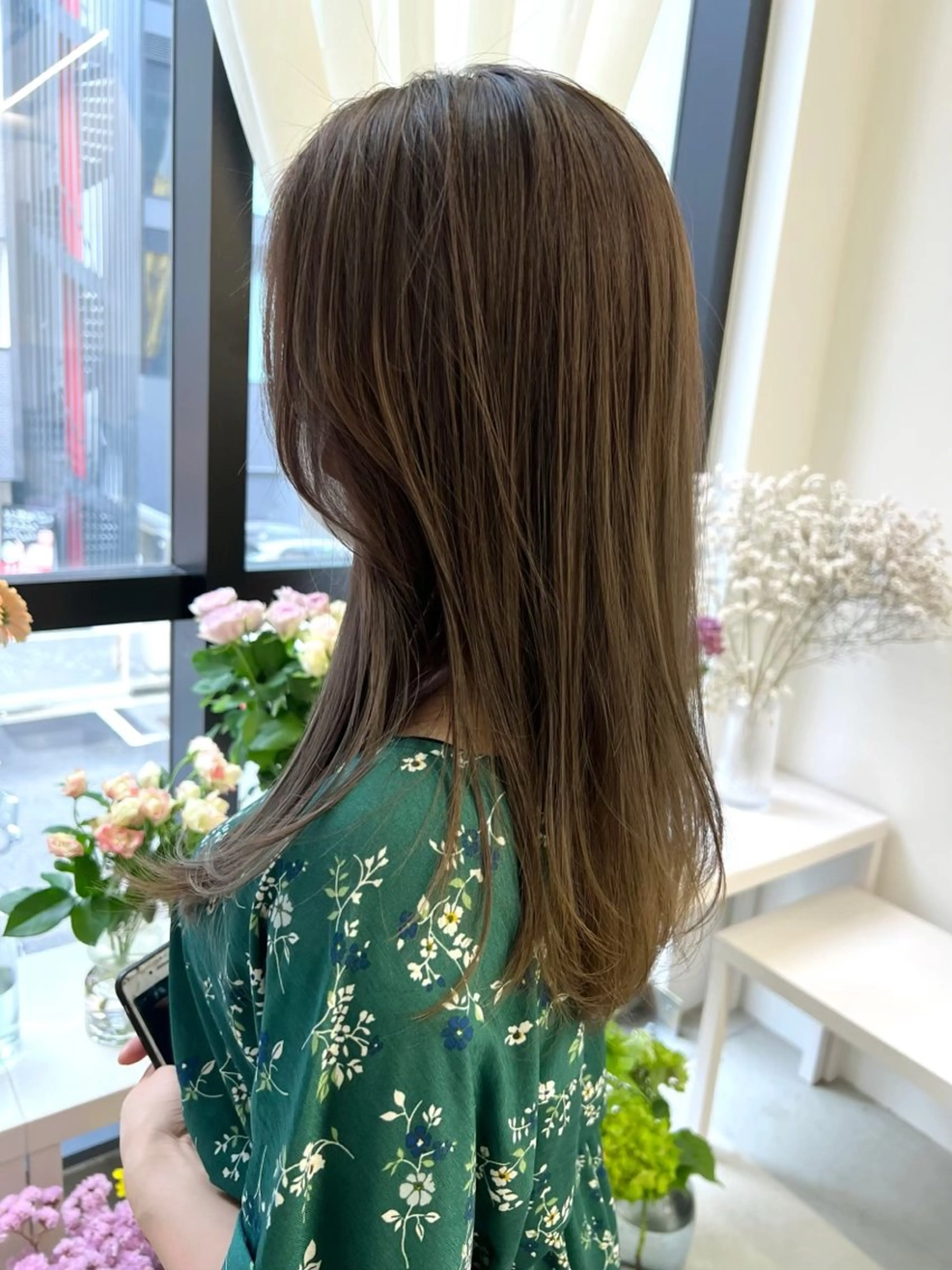 カラー 🌷花屋併設🌷 岡本明日実のヘアスタイル
