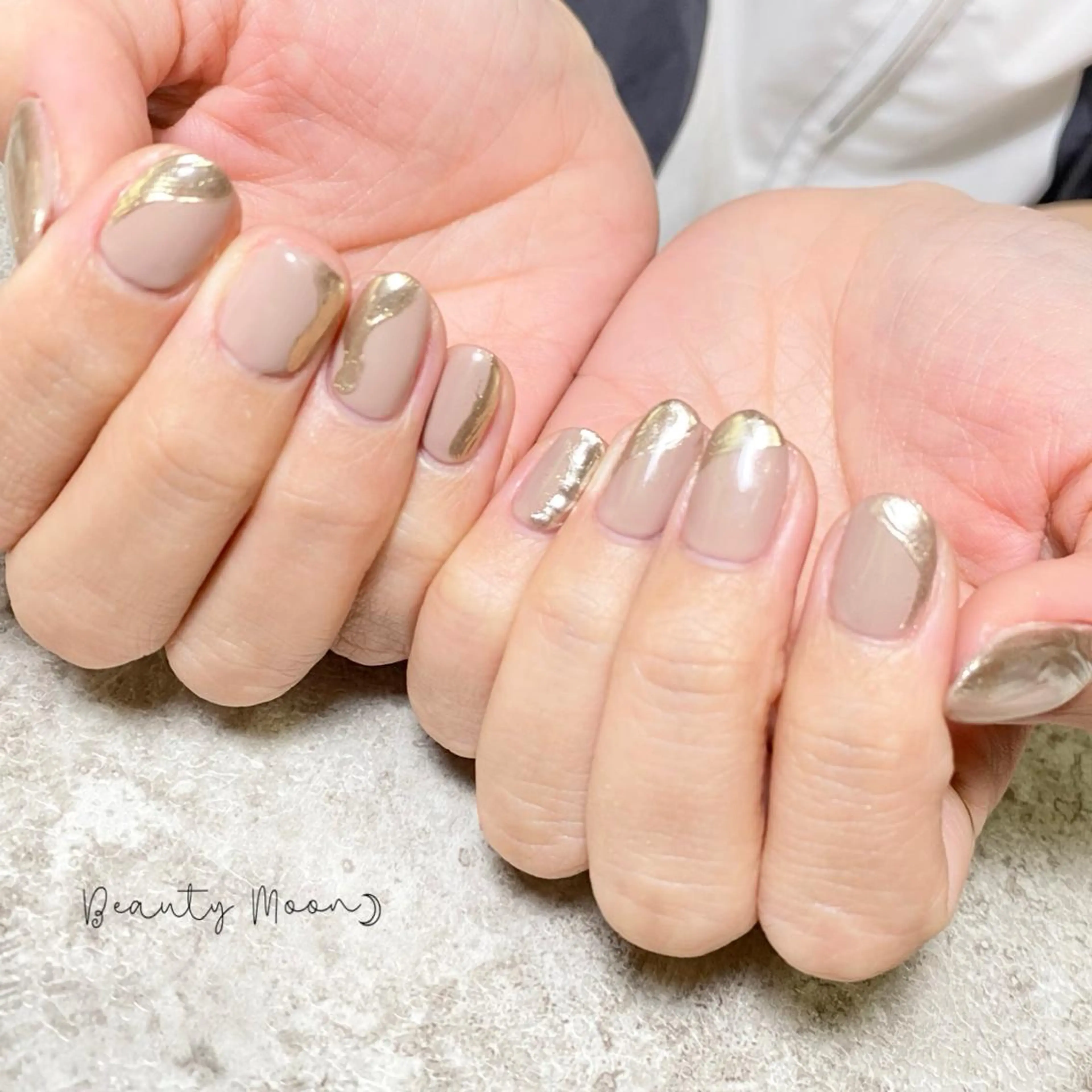 ネイル アートネイル ゴールド ミラーネイル ワンカラーネイル ハンドネイル beauty ☪︎moonのネイルデザイン