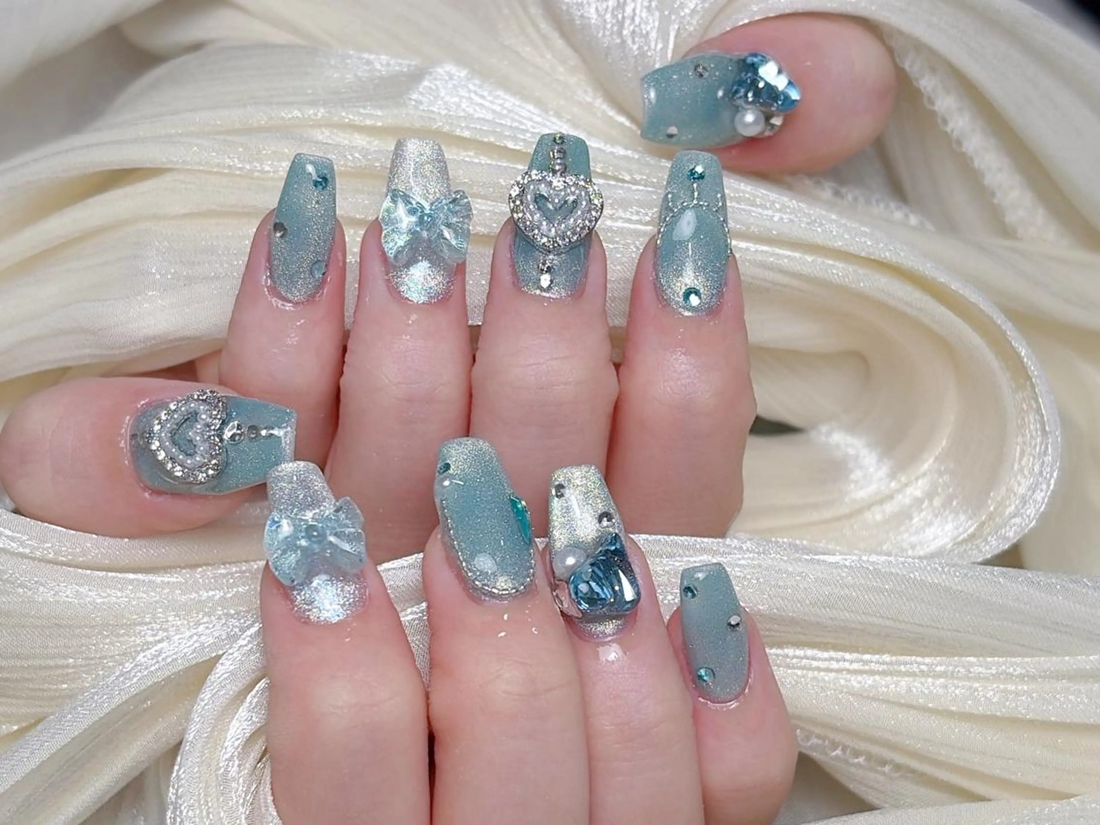 ネイル カジュアル チークネイル フレンチネイル ジェルネイル ガーリー ハンドネイル ハンドケア 🎀も ものネイルデザイン