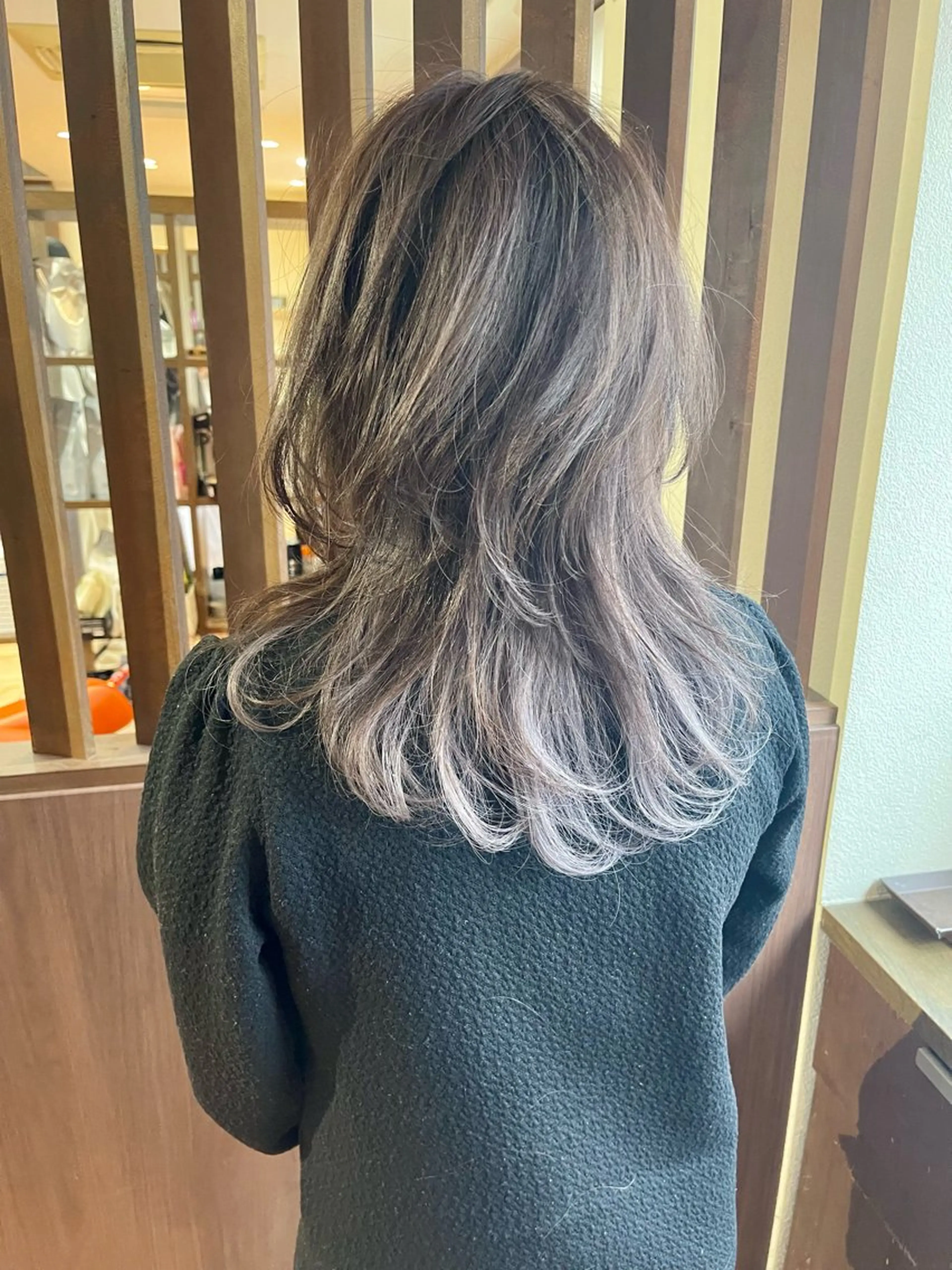 ミディアム カラー インナーカラー ラベンダーカラー カット ヘアカラー トリートメント 髪質改善ｶﾗｰ ｹｱﾌﾞﾘｰﾁ/ﾀﾑのヘアスタイル