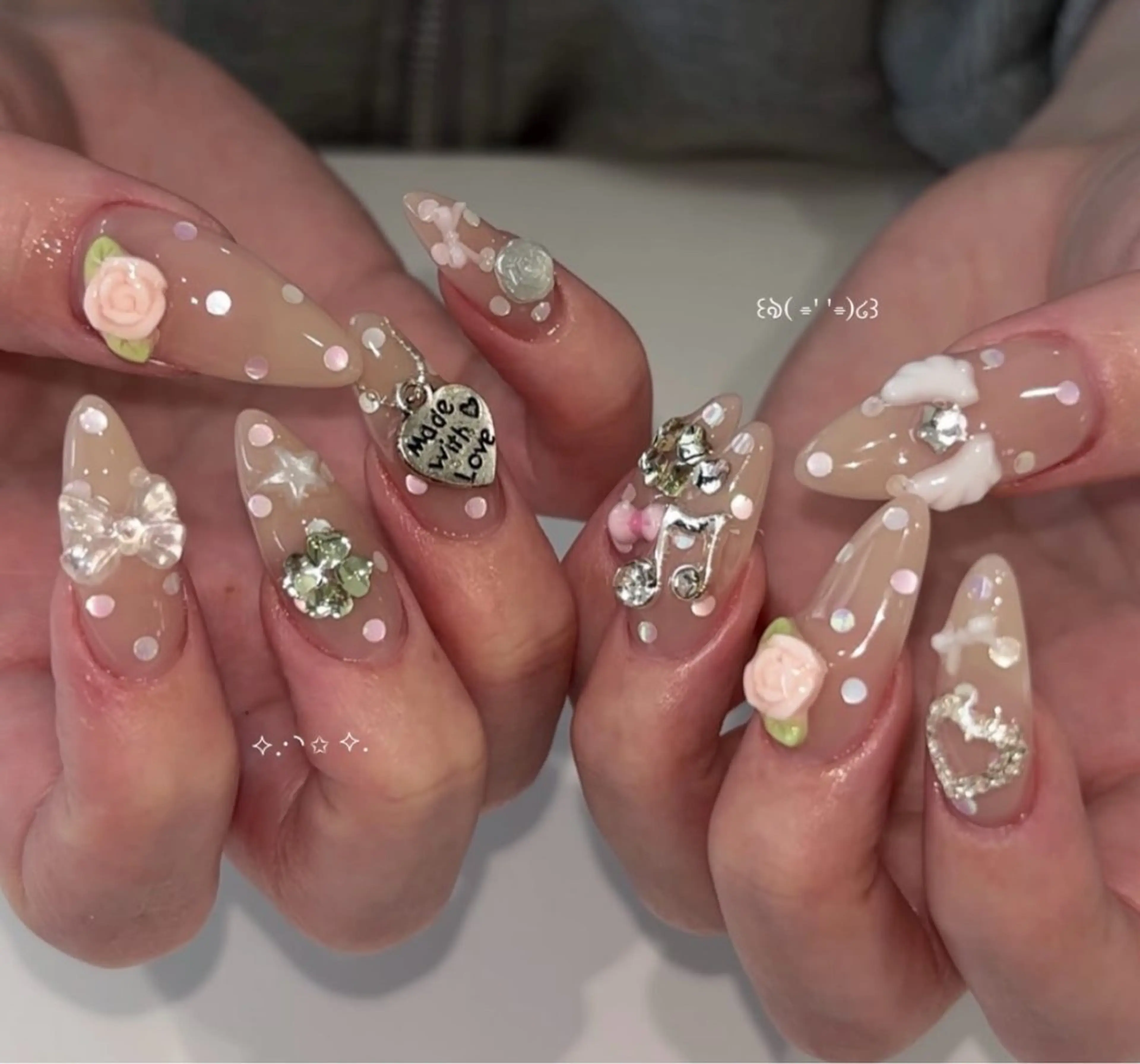 ネイル グラデーション キラキラネイル ワンカラーネイル 冬ネイル Jenn Nail Salonのネイルデザイン