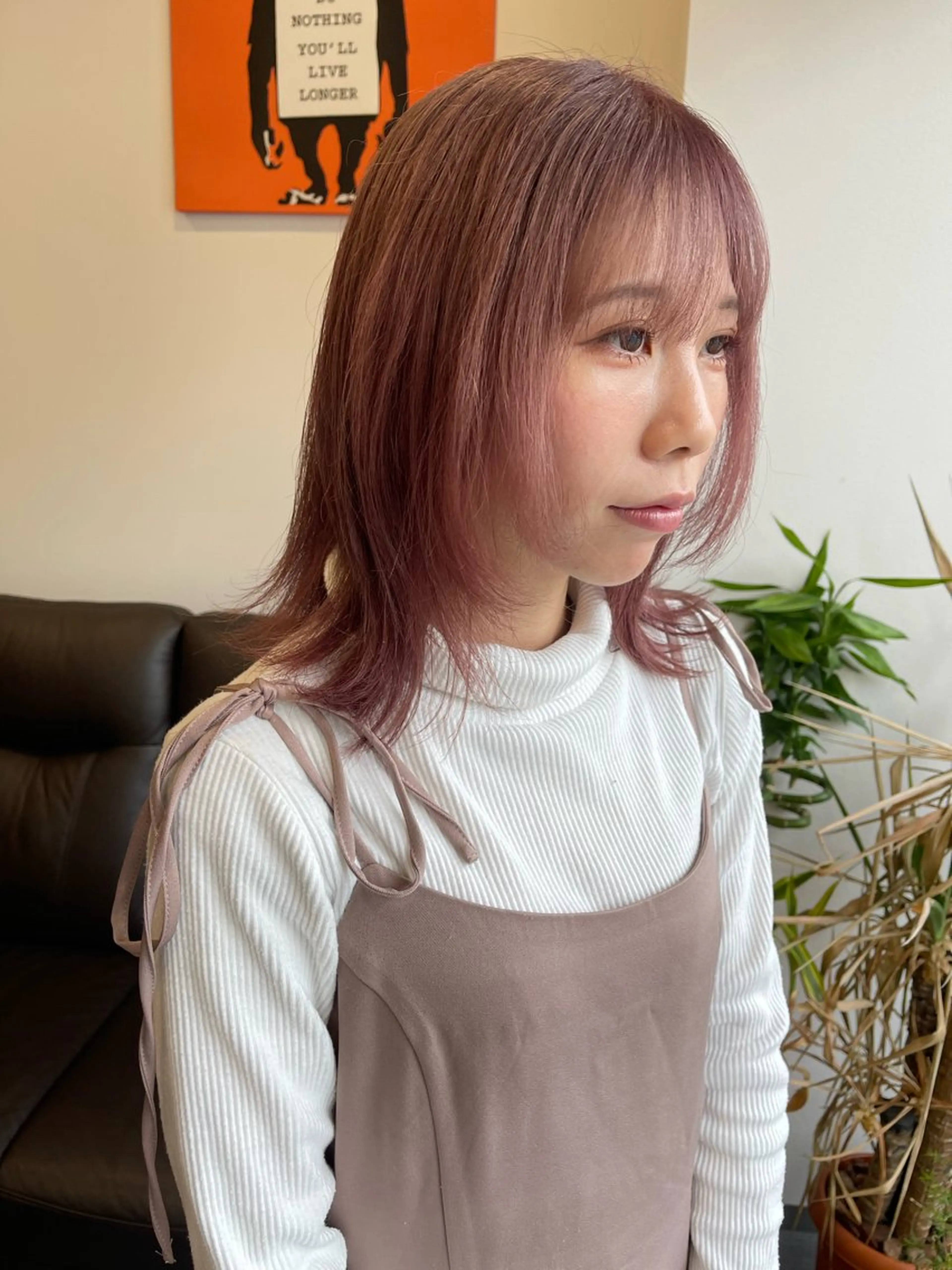 セミロング カラー ブリーチ ピンクカラー アトム/ウルフ パーマ/レイヤーのヘアスタイル