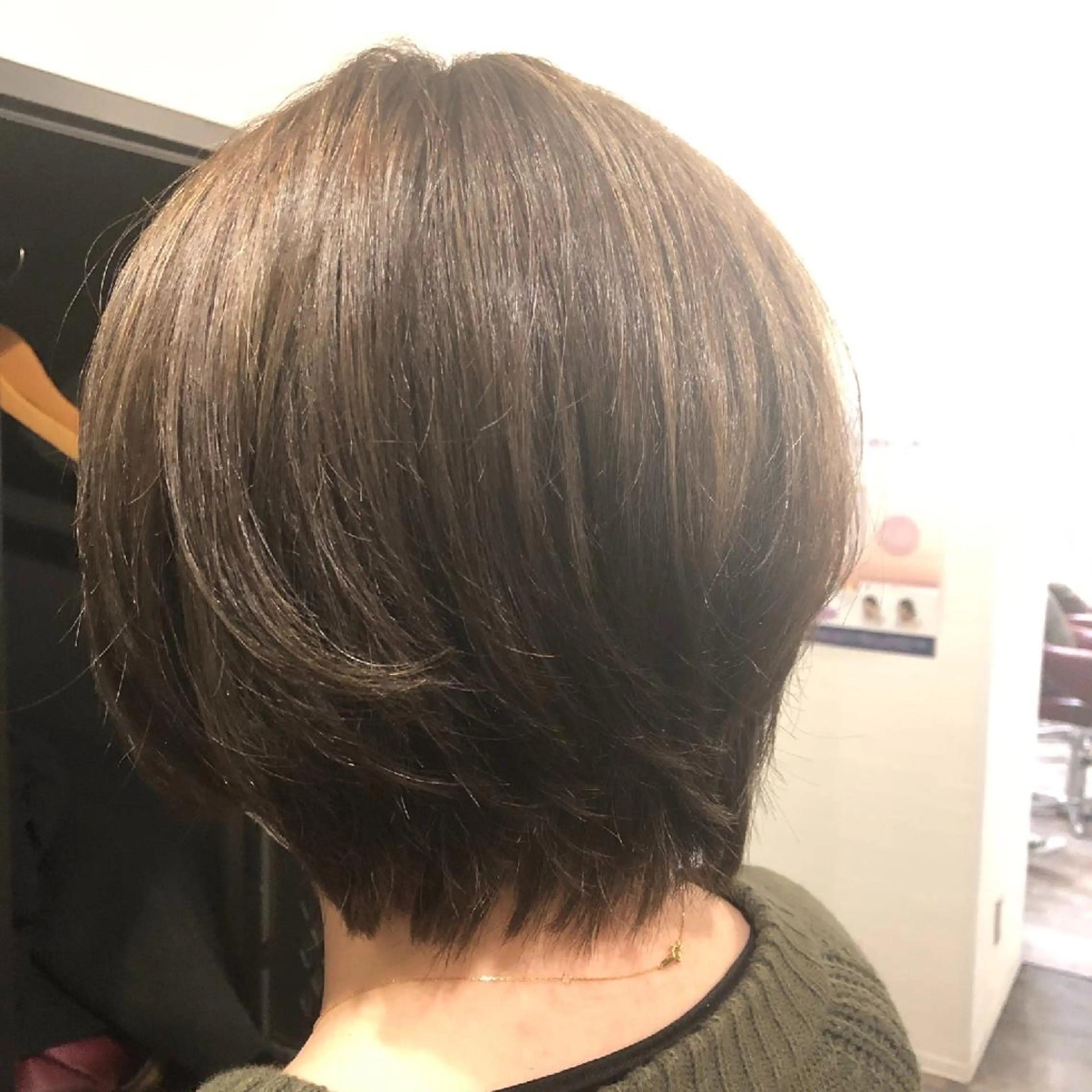 ショート 切りっぱなしボブ ショートボブ 丸みショート ミストバング ボブ メンズパーマ/顔周り レイヤー店長えのもとのヘアスタイル