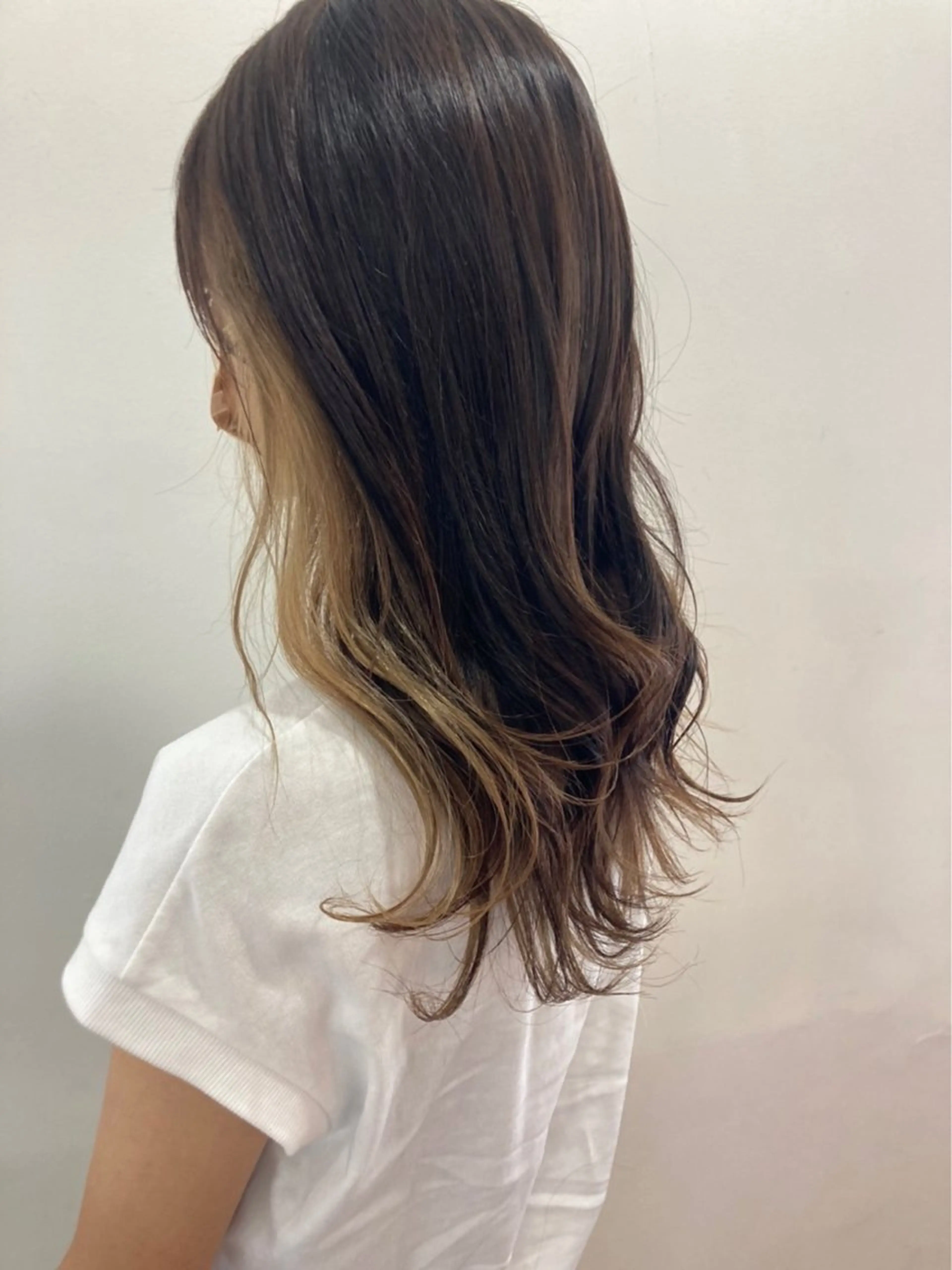 ロング カラー ブリーチ ケアブリーチ イヤリングカラー インナーカラー 髪質改善 mopa所属・mopa_kaede 暖色カラー/ロングのヘアスタイル