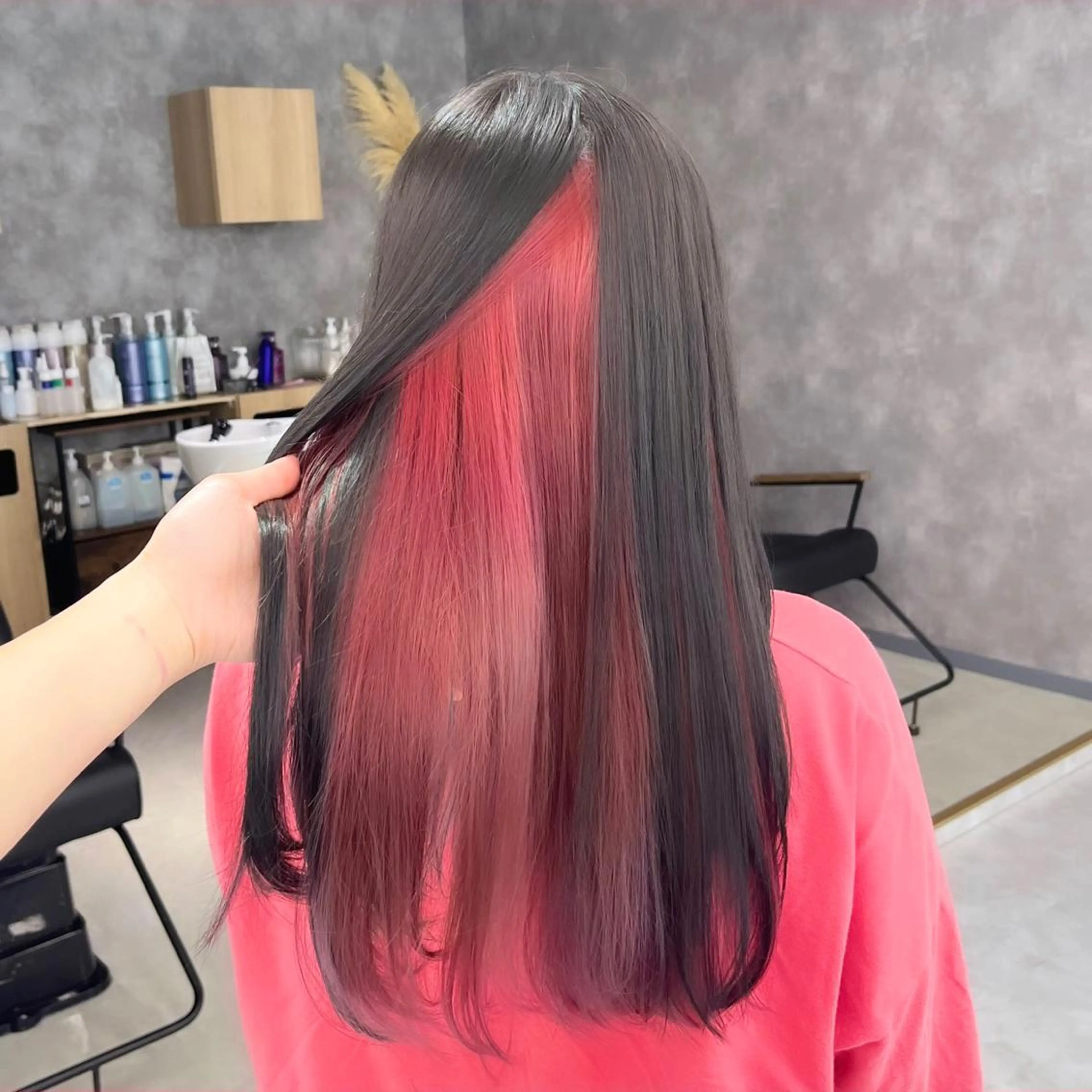 セミロング カラー パーマ ヘアアレンジ メンズ キッズ ネイル マツエク・マツパ アイブロウ メンズバレイヤージュ メンズブリーチ メンズハイライト メンズハイトーン メンズインナーカラー ヘアカラー トリートメント 🐺ウルフ×ハイトー ン🖤Yukinoのヘアスタイル