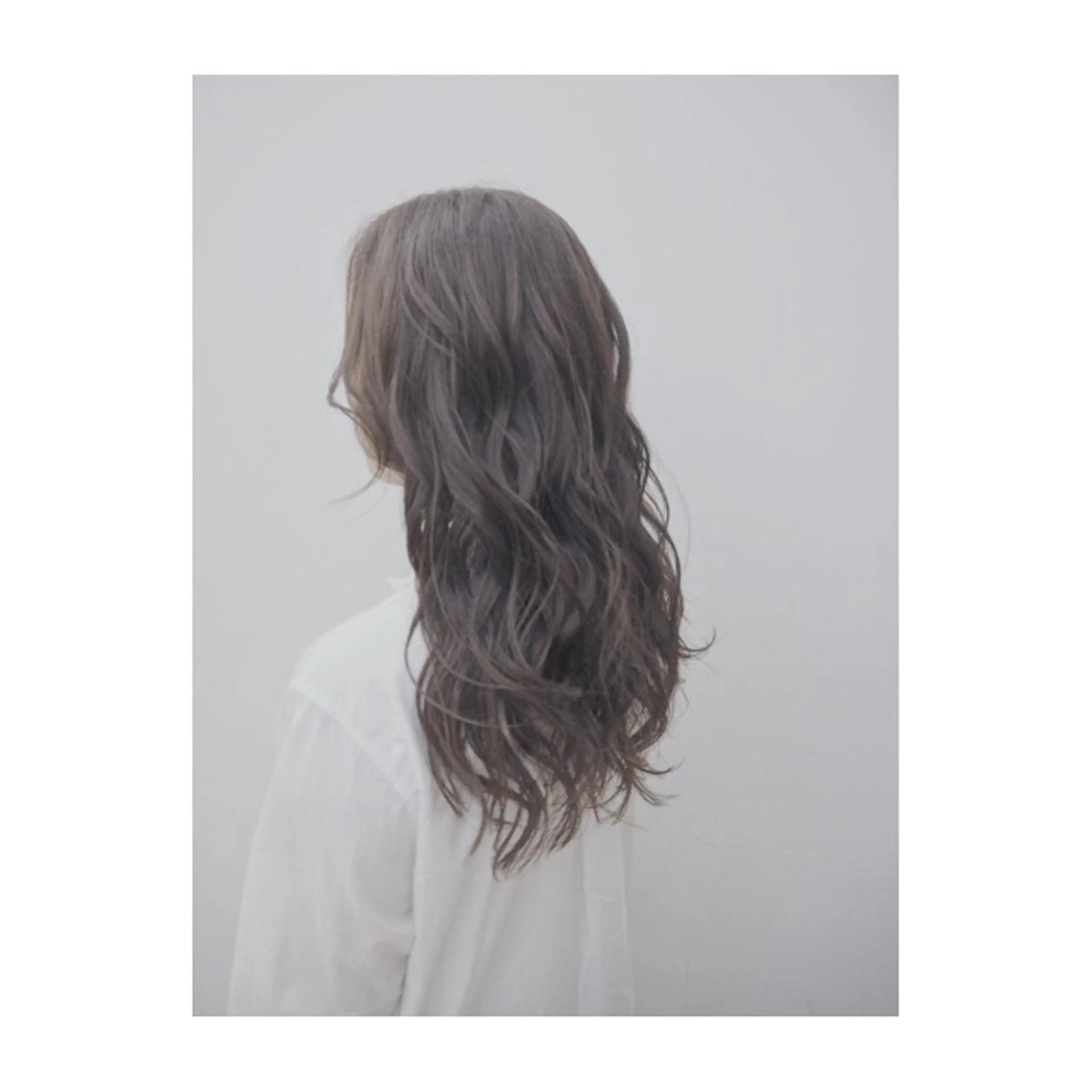 セミロング カラー グレージュ イルミナカラー 永岡 鉄平のヘアスタイル