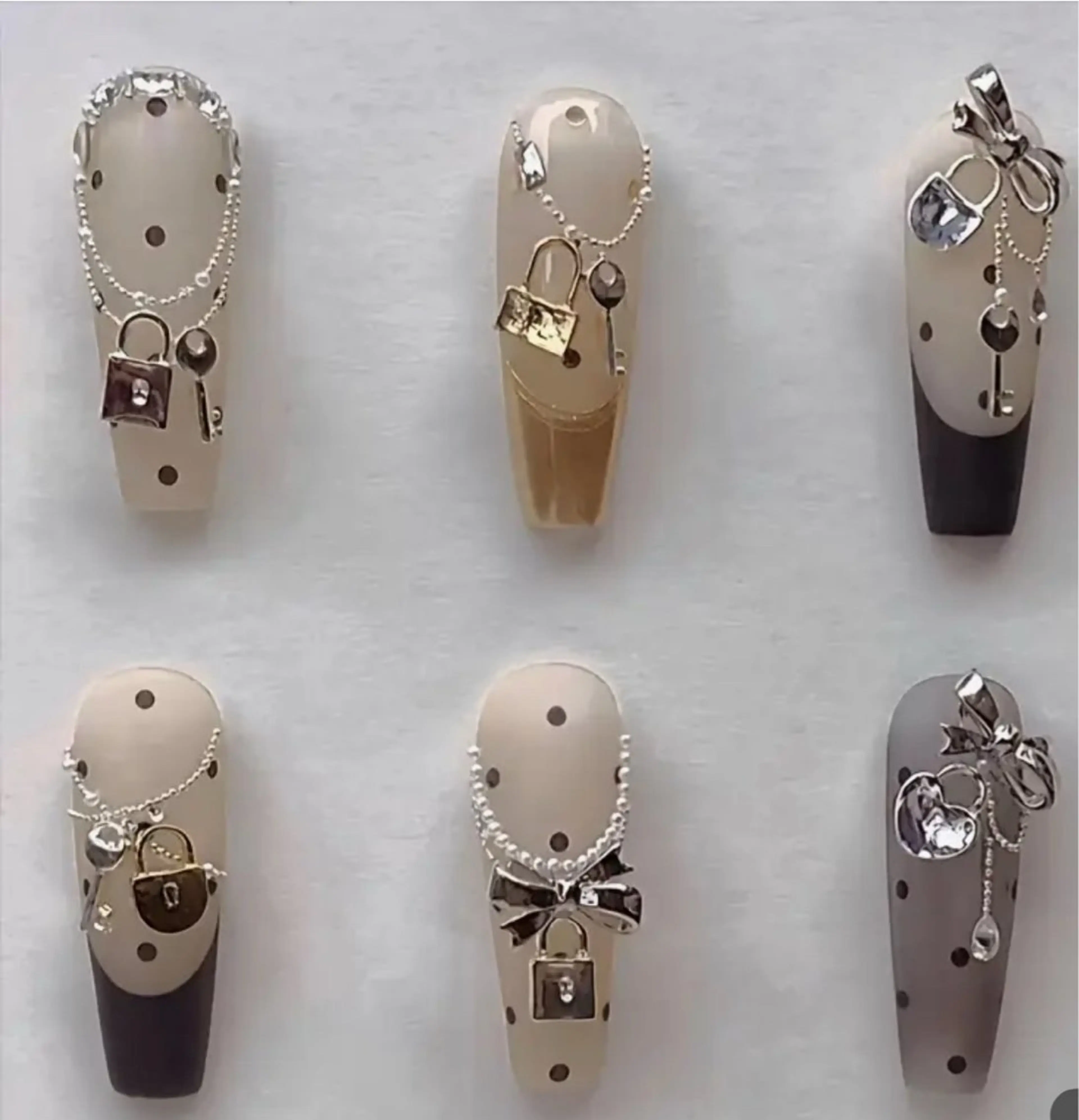 ネイル オーロラネイル フレンチネイル グラデーション 氷ネイル・うるうるネイル キラキラネイル ハンドネイル H.baby Nail Salonのネイルデザイン