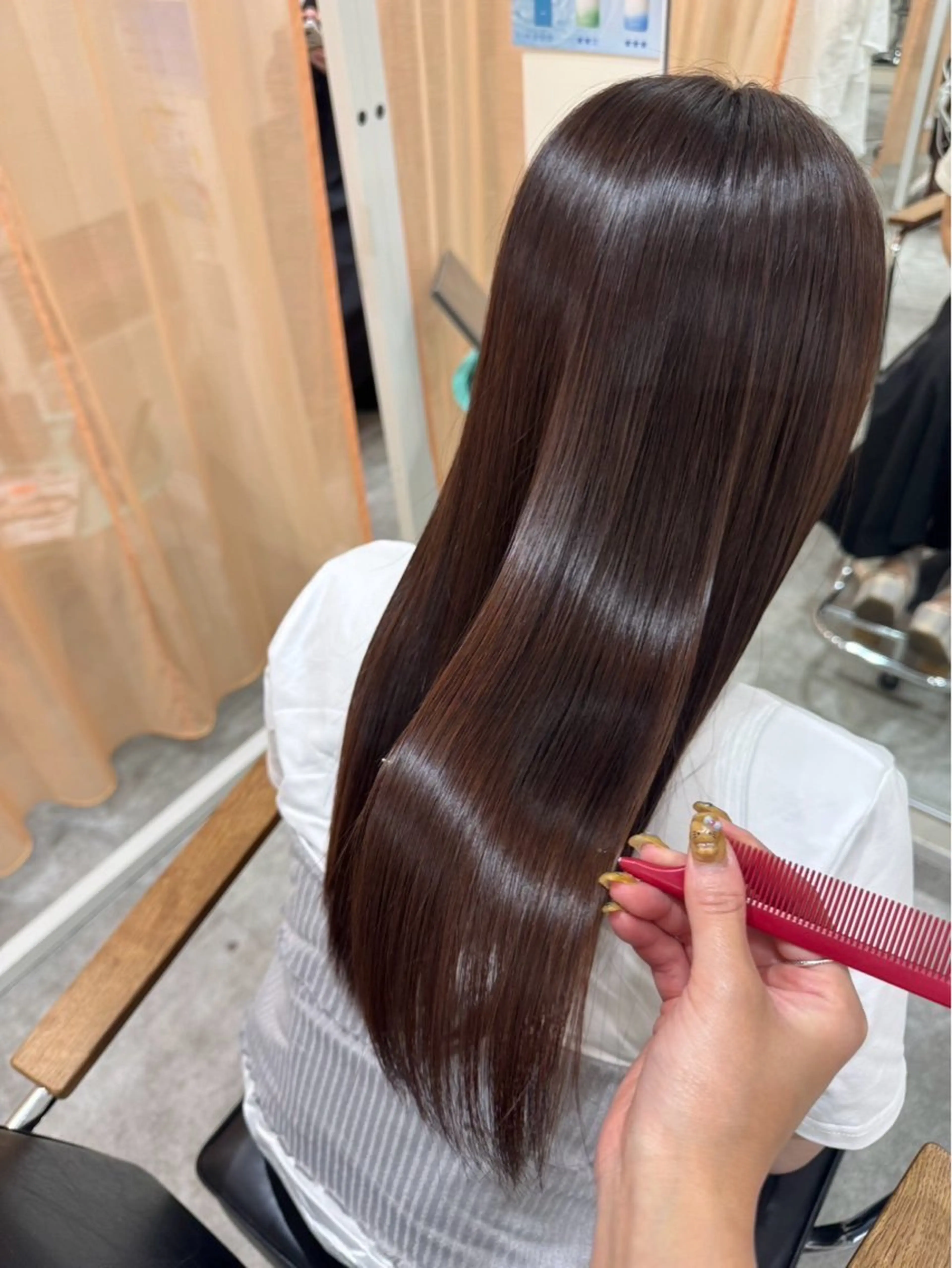 ロング カラー 赤對 芹奈のヘアスタイル