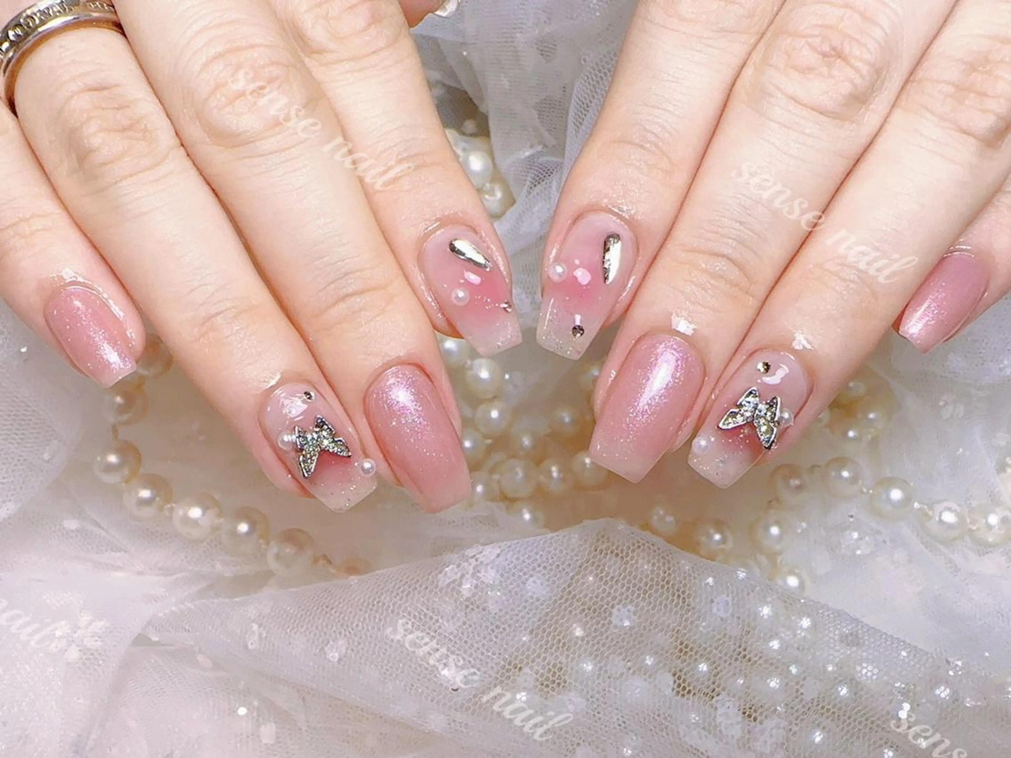 ネイル Queening 🦋のネイルデザイン