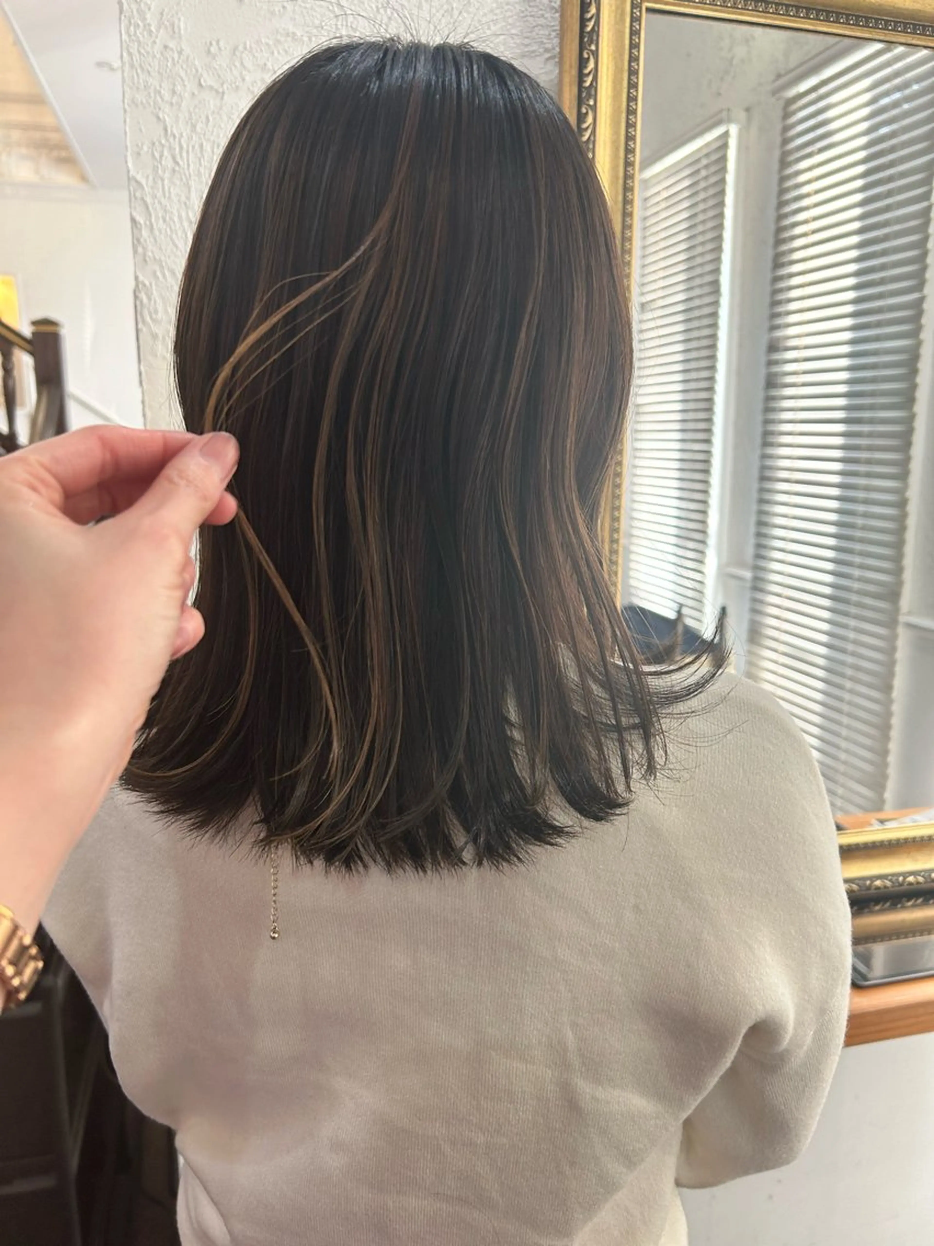 セミロング カラー ブリーチ ハイライトカラー ブリーチなしカラー ハイライト カット ヘアカラー 江原 彩華のヘアスタイル