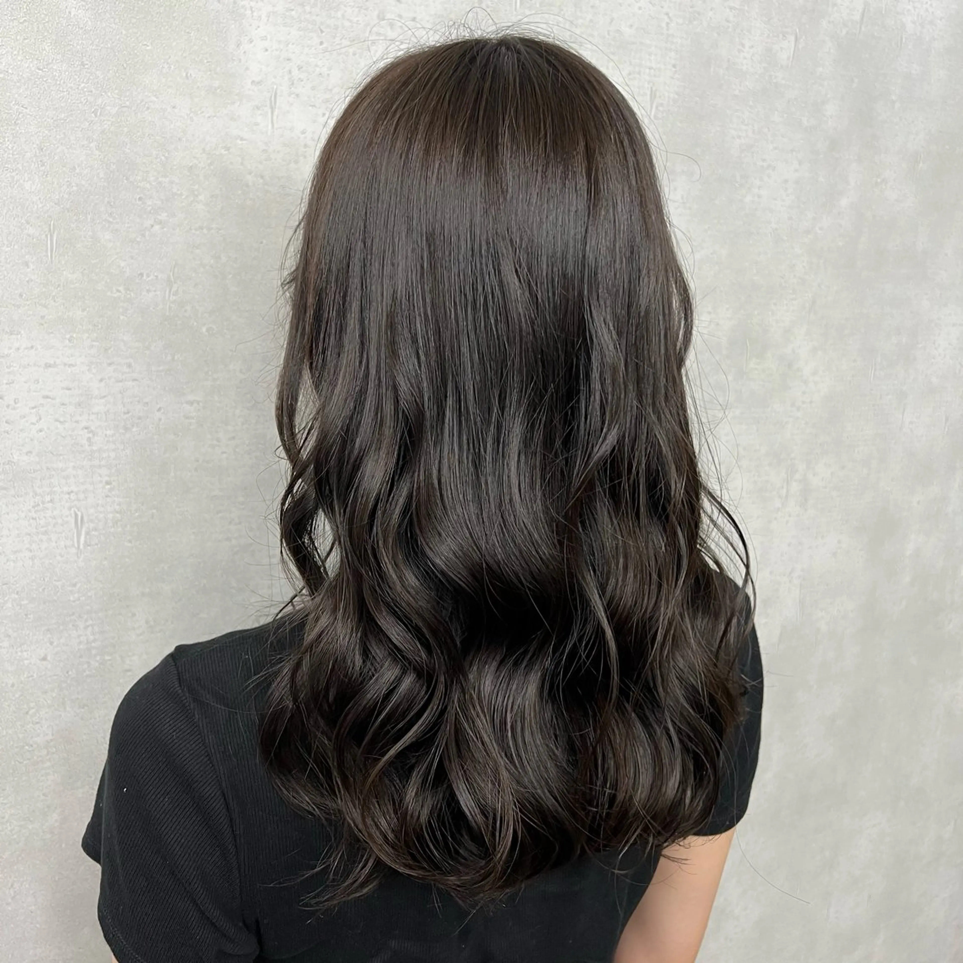 セミロング アッシュ カット ヘアカラー トリートメント 沖山 友津季のヘアスタイル