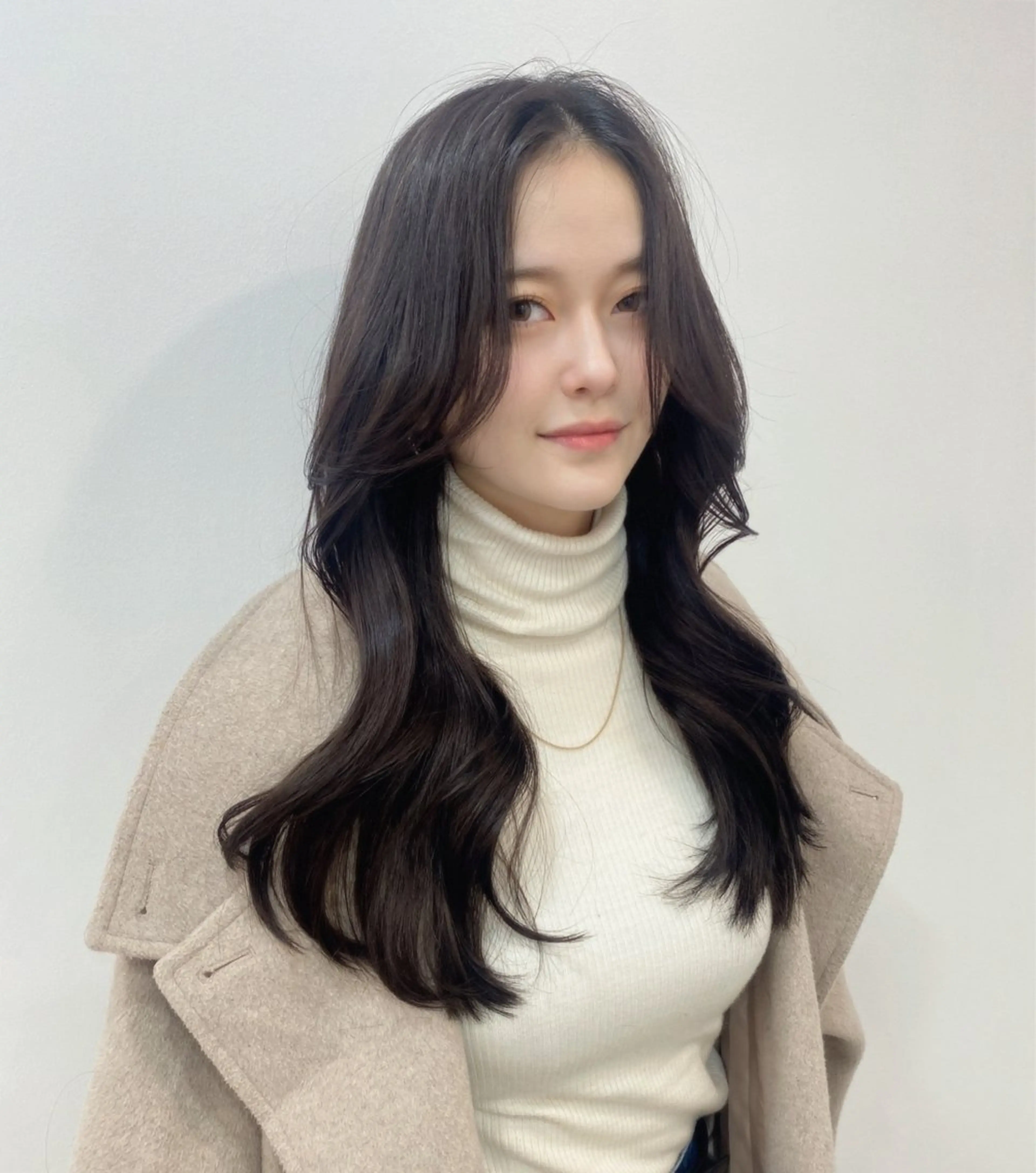 ロング Qin原宿店所属・葵 韓国オタク美容師 レイヤーカットのヘアスタイル