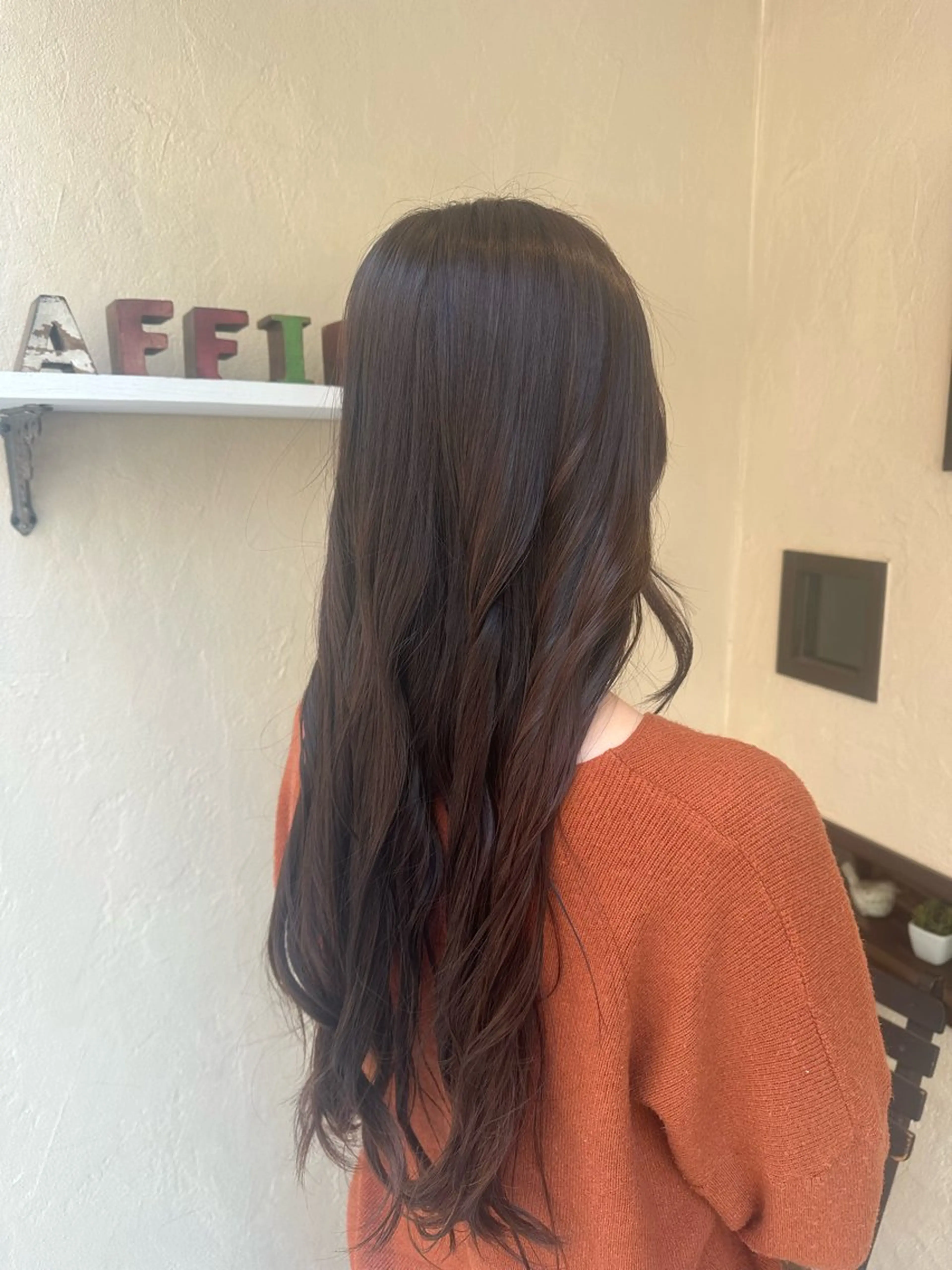 ロング カラー ベージュカラー ヘアカラー トリートメント 若林 美帆のヘアスタイル