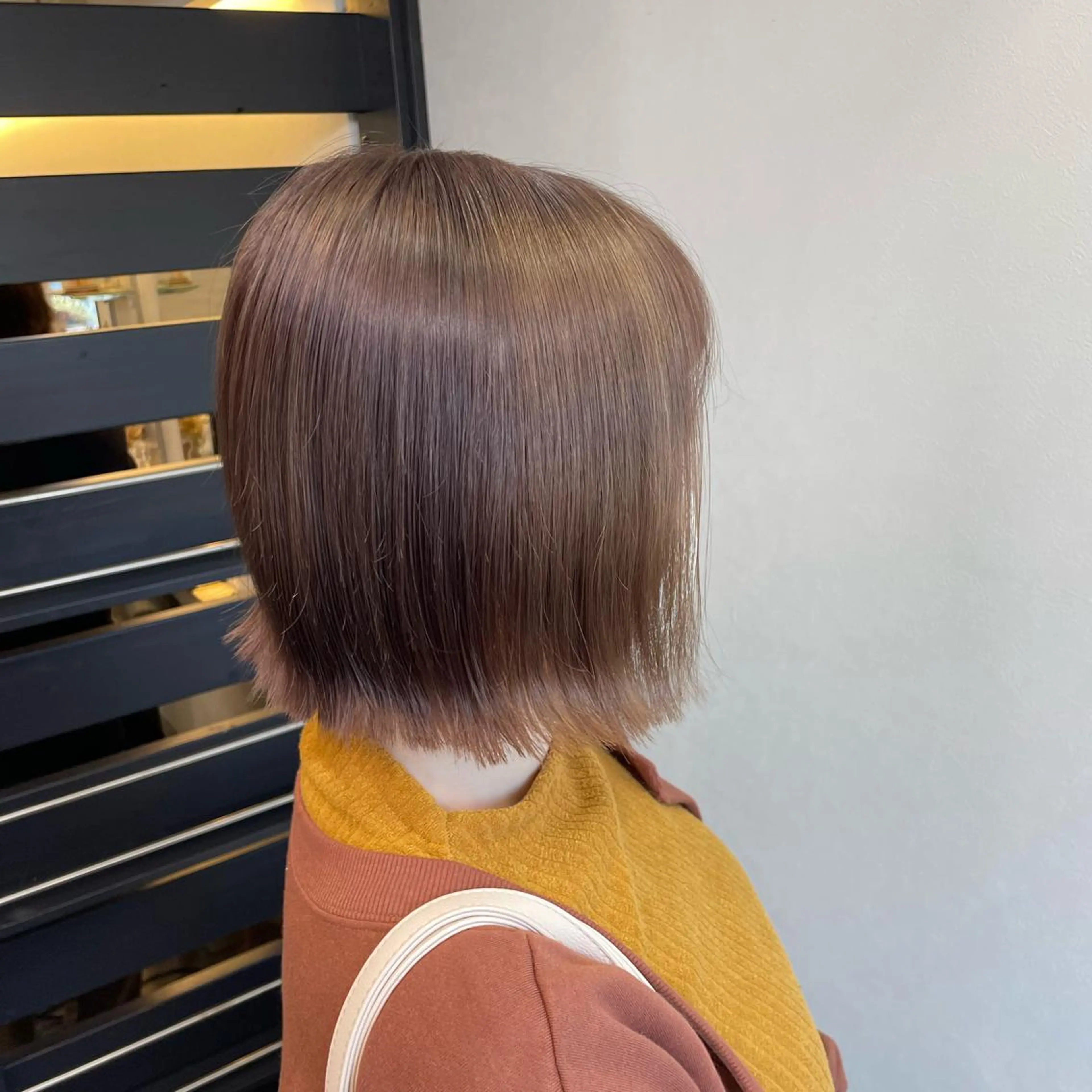 ショート カラー ブリーチ 透明感カラー グレージュ ボブ カット ヘアカラー トリートメント tokute 中野真咲🐺のヘアスタイル