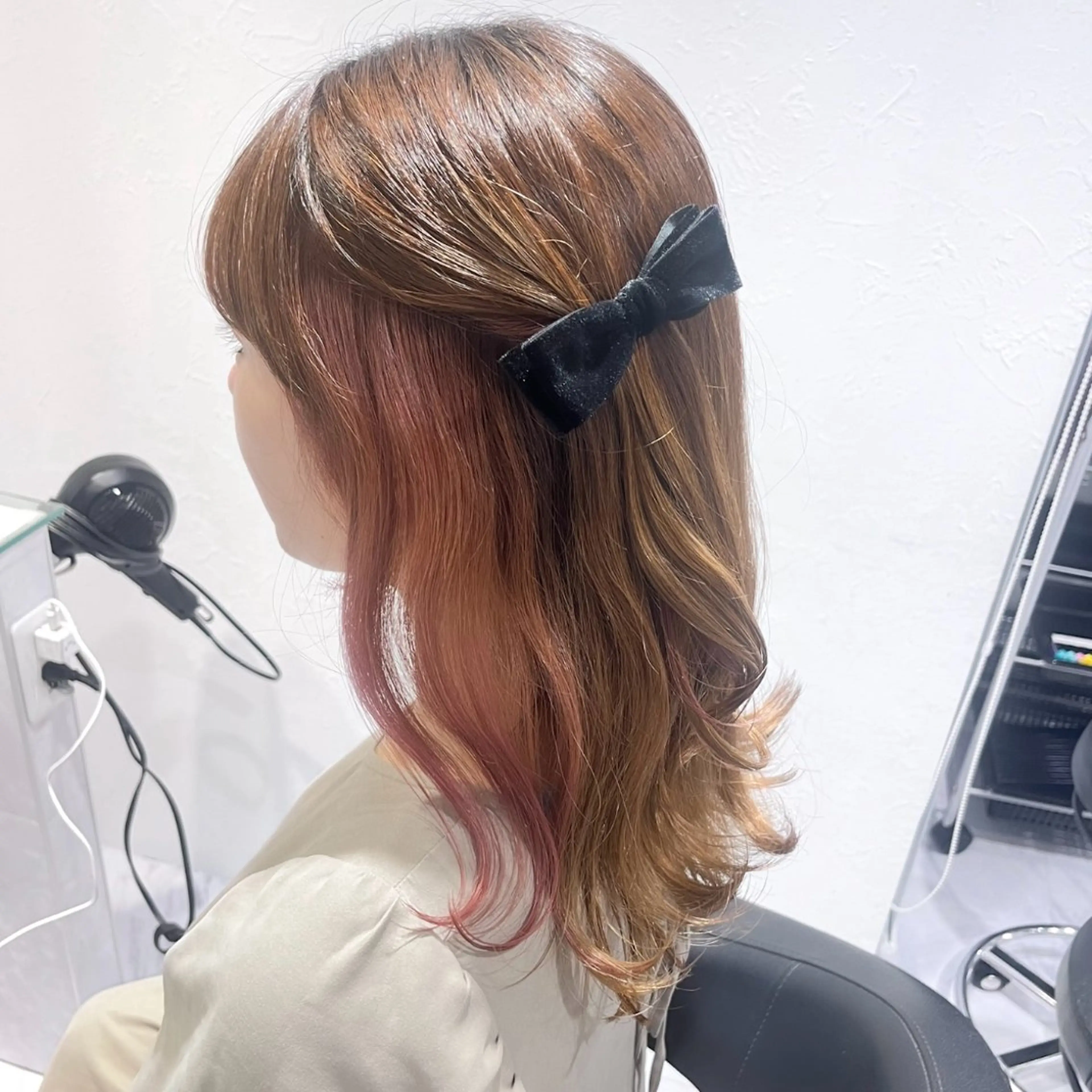 セミロング カラー ヘアアレンジ 🫧うる艶トレンド 🫧透明感カラーのヘアスタイル