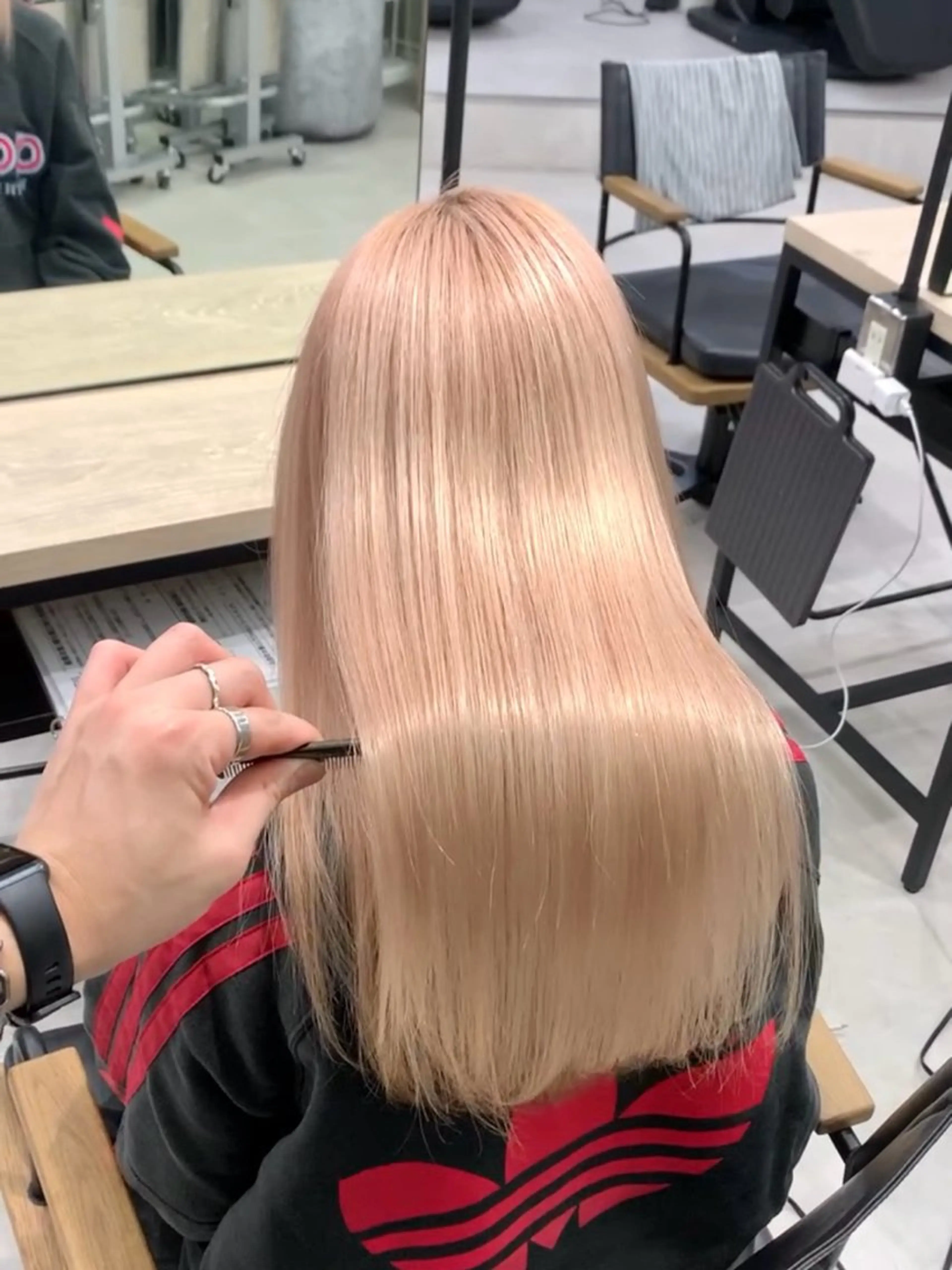 ロング 髪質改善 トリートメント LOWRL(ロウル)所属・💍縮毛矯正特化 🫧小山内寛季のヘアスタイル