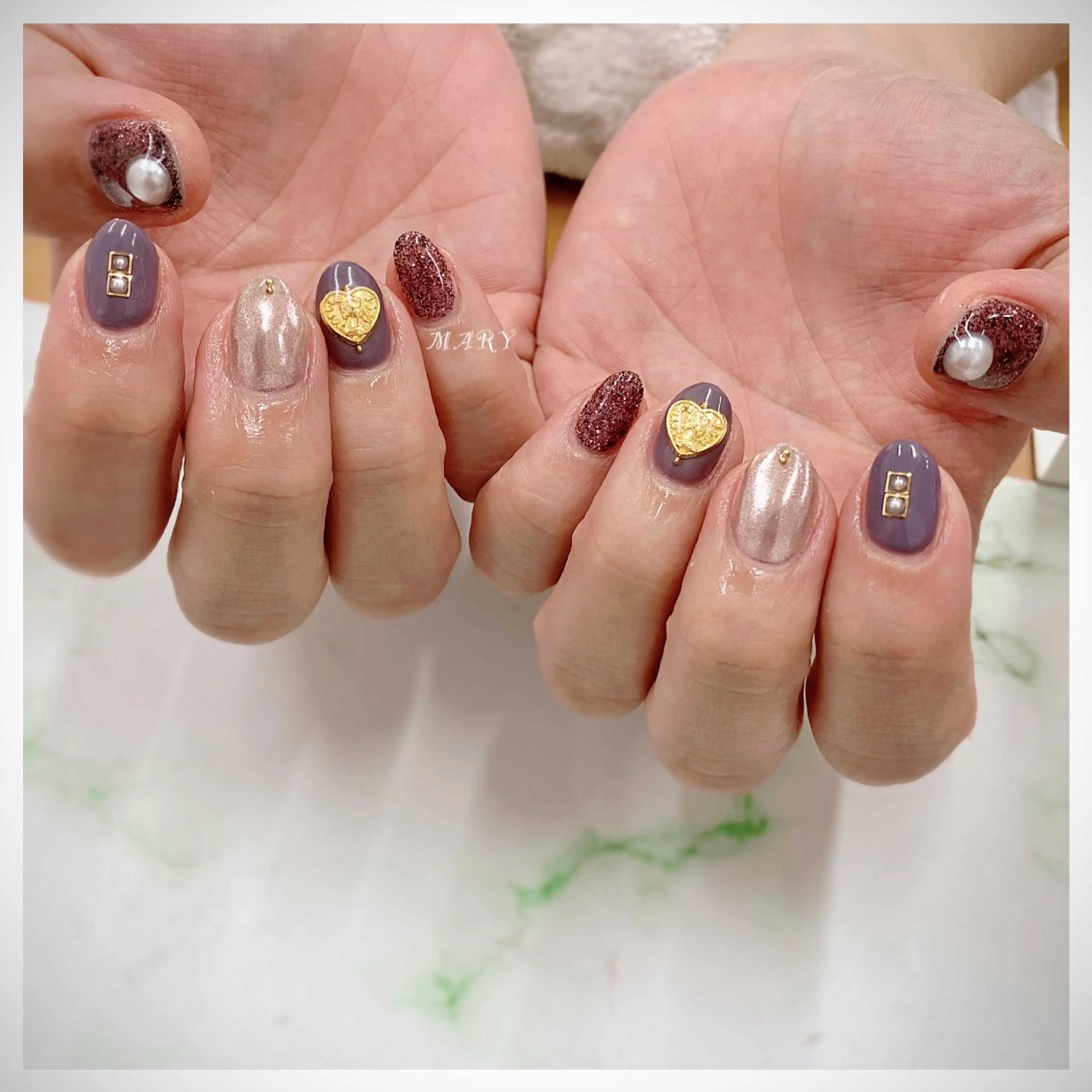 ネイル ブラウン ミラーネイル ニュアンスネイル ワンカラーネイル パープル ハンドネイル Mary nail所属・Mary nail .narumiのネイルデザイン