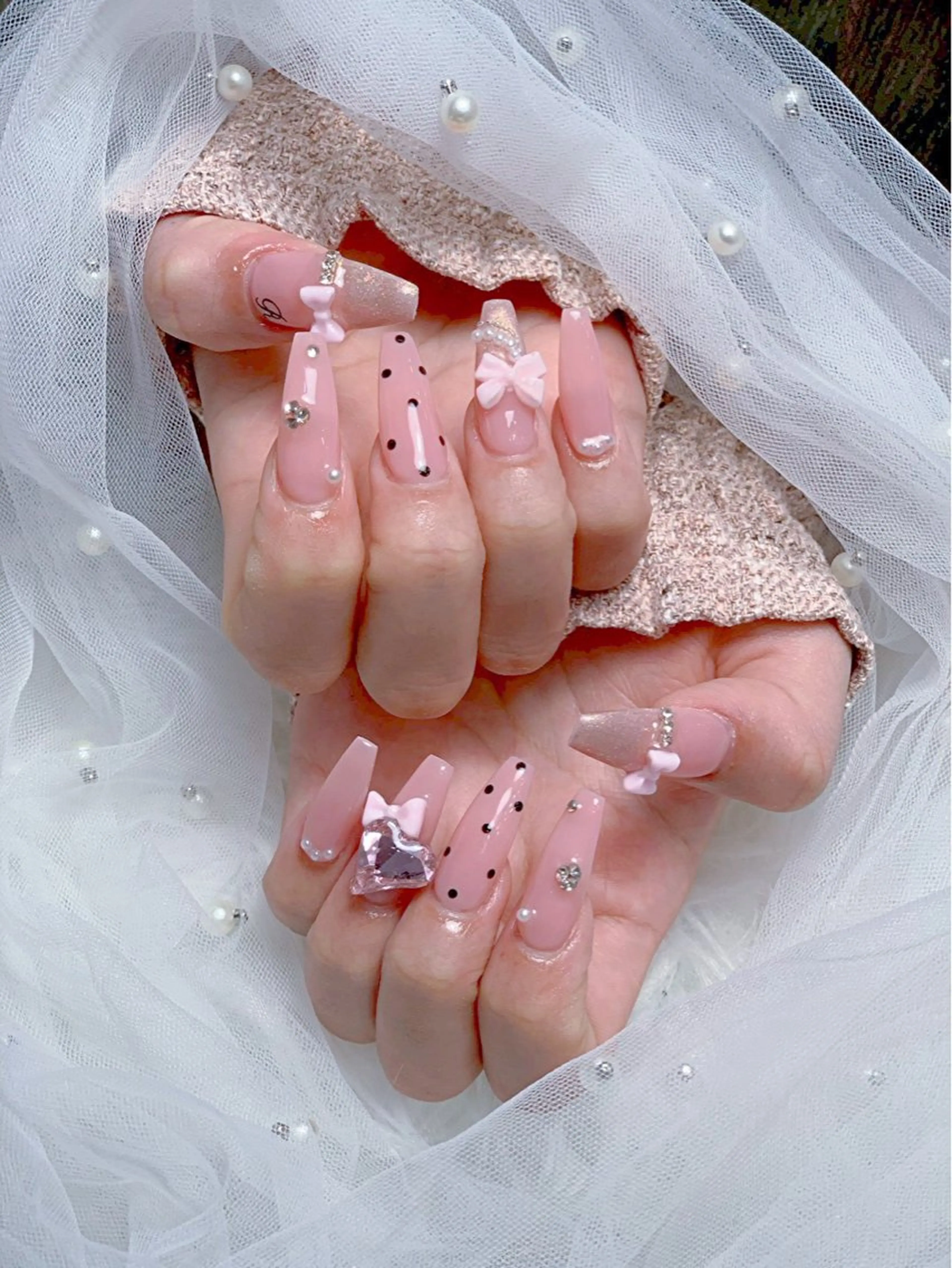 ネイル アートネイル オーロラネイル チークネイル 長さ出し フットネイル ハンドネイル ハンドケア Mio_ Noiranailのネイルデザイン