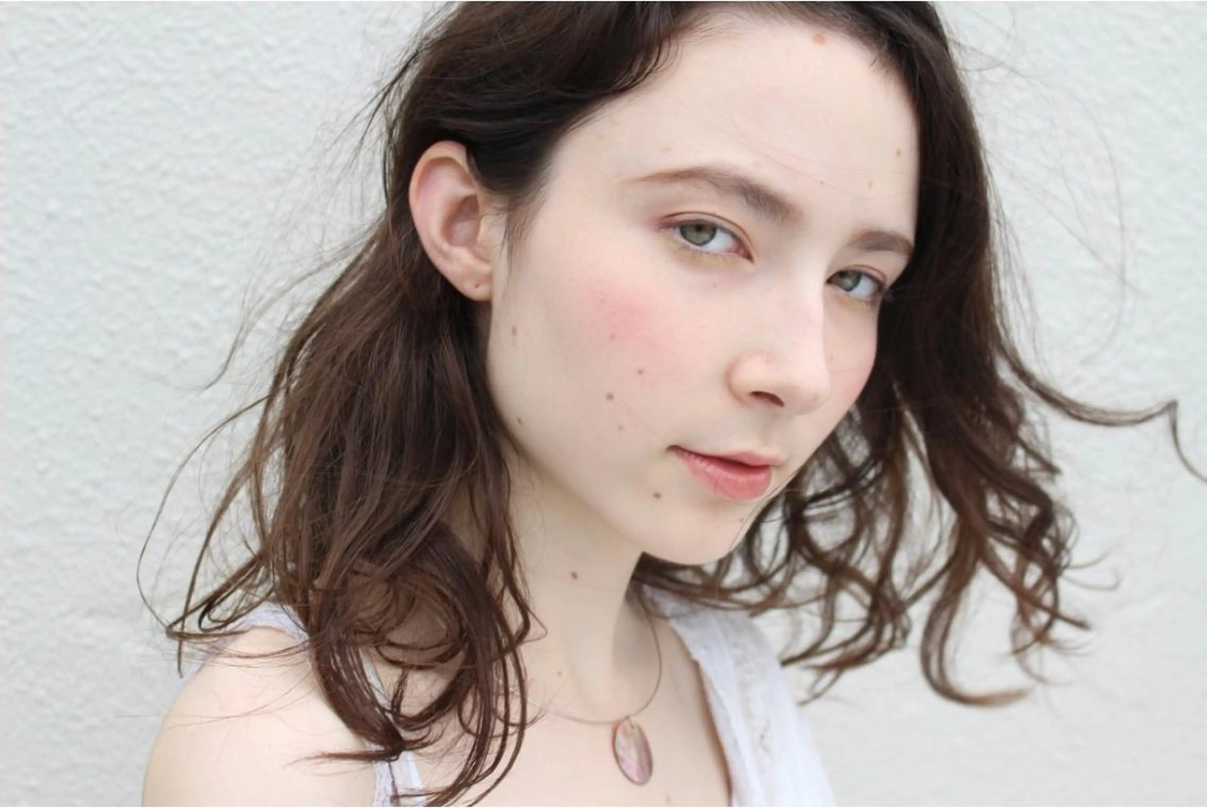 ミディアム カラー パーマ ヘアアレンジ メンズ キッズ ネイル マツエク・マツパ アイブロウ ミディアムパーマ メンズバレイヤージュ メンズブリーチ フェードカット メンズハイライト カット ヘアカラー トリートメント 髪質改善🇰🇷 レイヤーカット/梅田のヘアスタイル