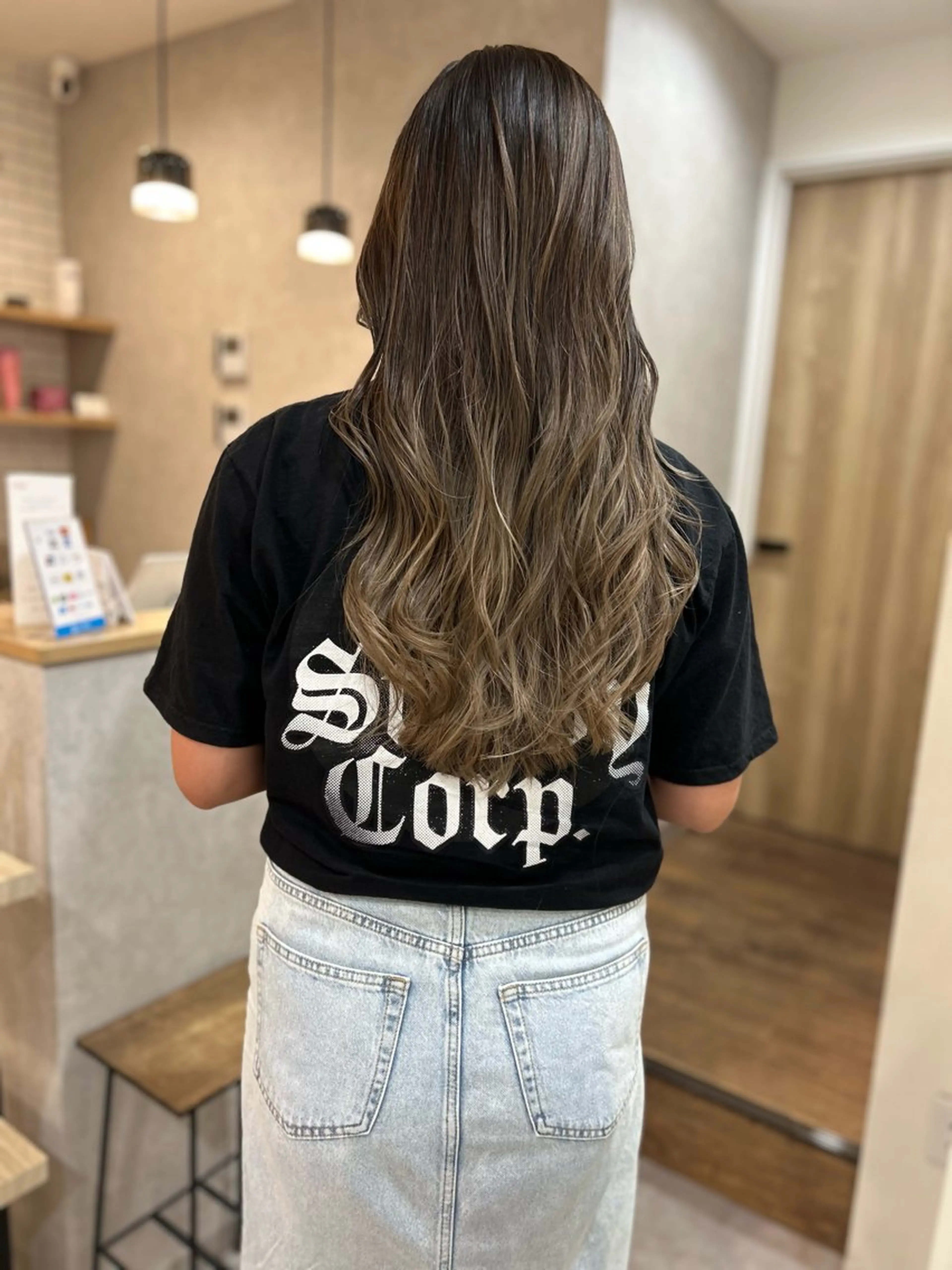 ロング カラー ロングレイヤー バレイヤージュ ベージュカラー グラデーションカラー グレージュ ヘアカラー ボブ/ハイトーン 立川loose 下田のヘアスタイル