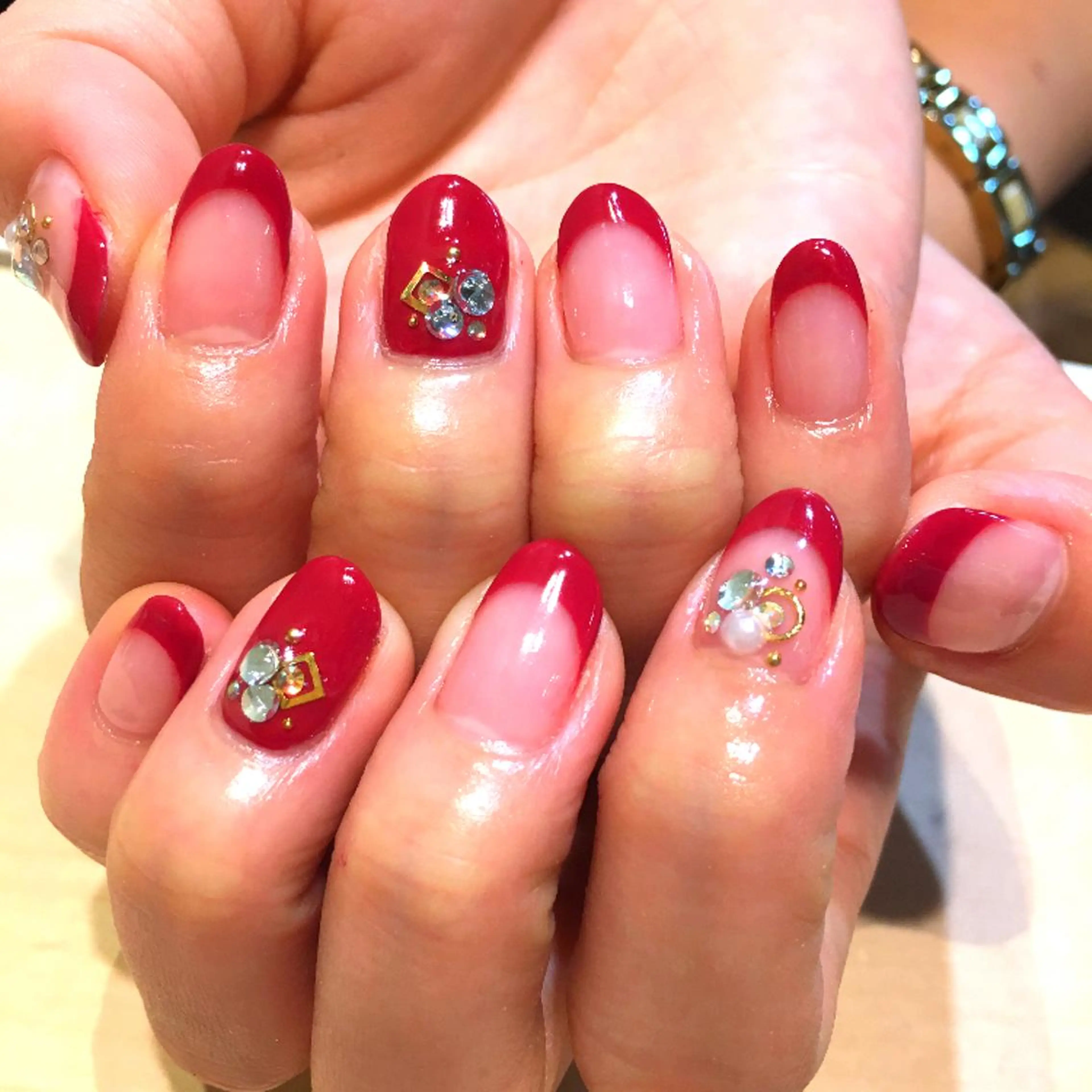 ネイル ボルドー フレンチネイル アンドルーチェ スクールの眉毛・アイブロウイメージ