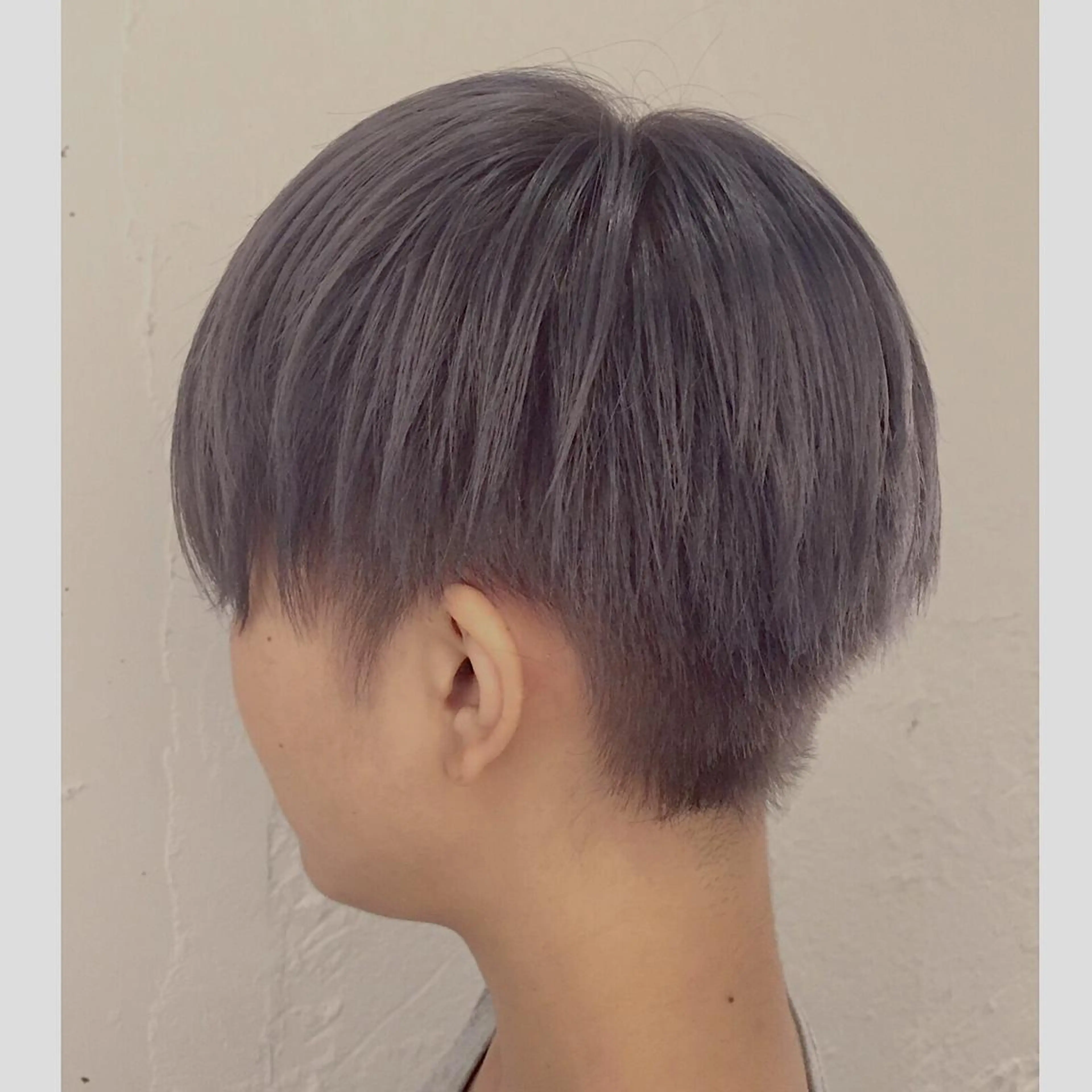 ショート カラー ブリーチ 透明感カラー シルバー バイオレットカラー ショートヘア lani 天神大名/ブリーチのヘアスタイル