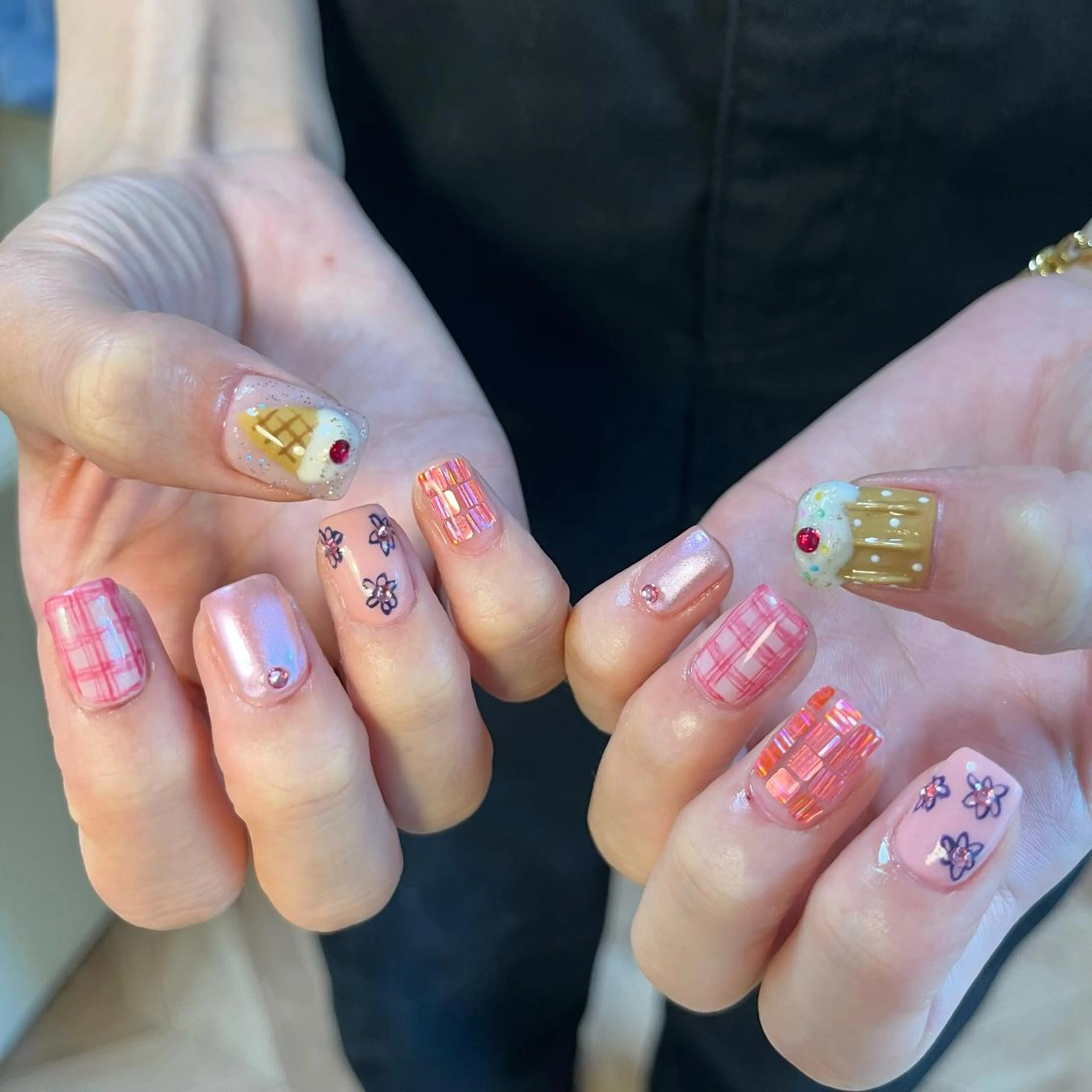 ネイル ハンドネイル Amber21.所属・Nagahama Akariのネイルデザイン