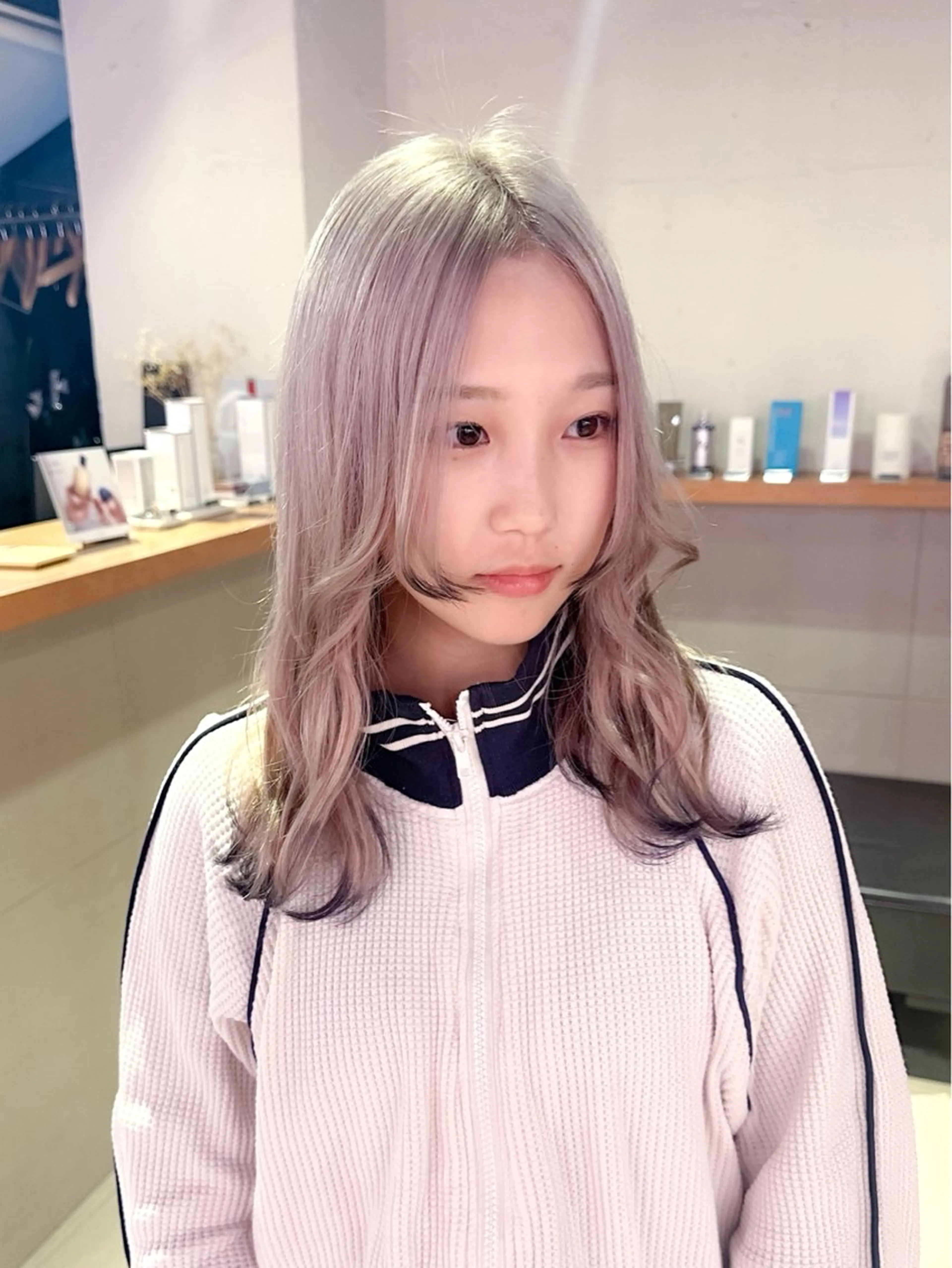 セミロング カラー 🐺ウルフオタク🐺 ハイトーン/moeのヘアスタイル