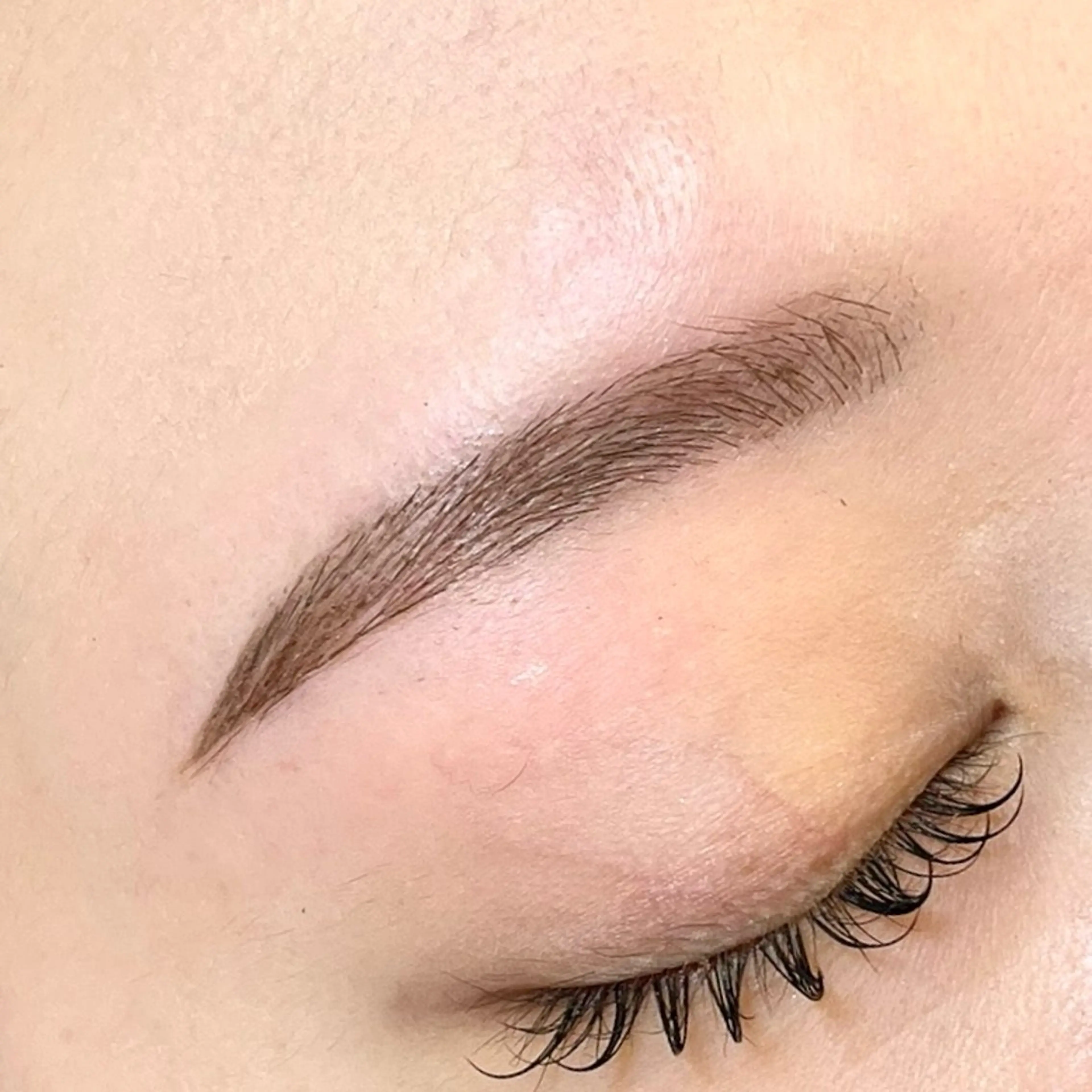 アイブロウ BeckyLash 広瀬のマツエク・マツパデザイン