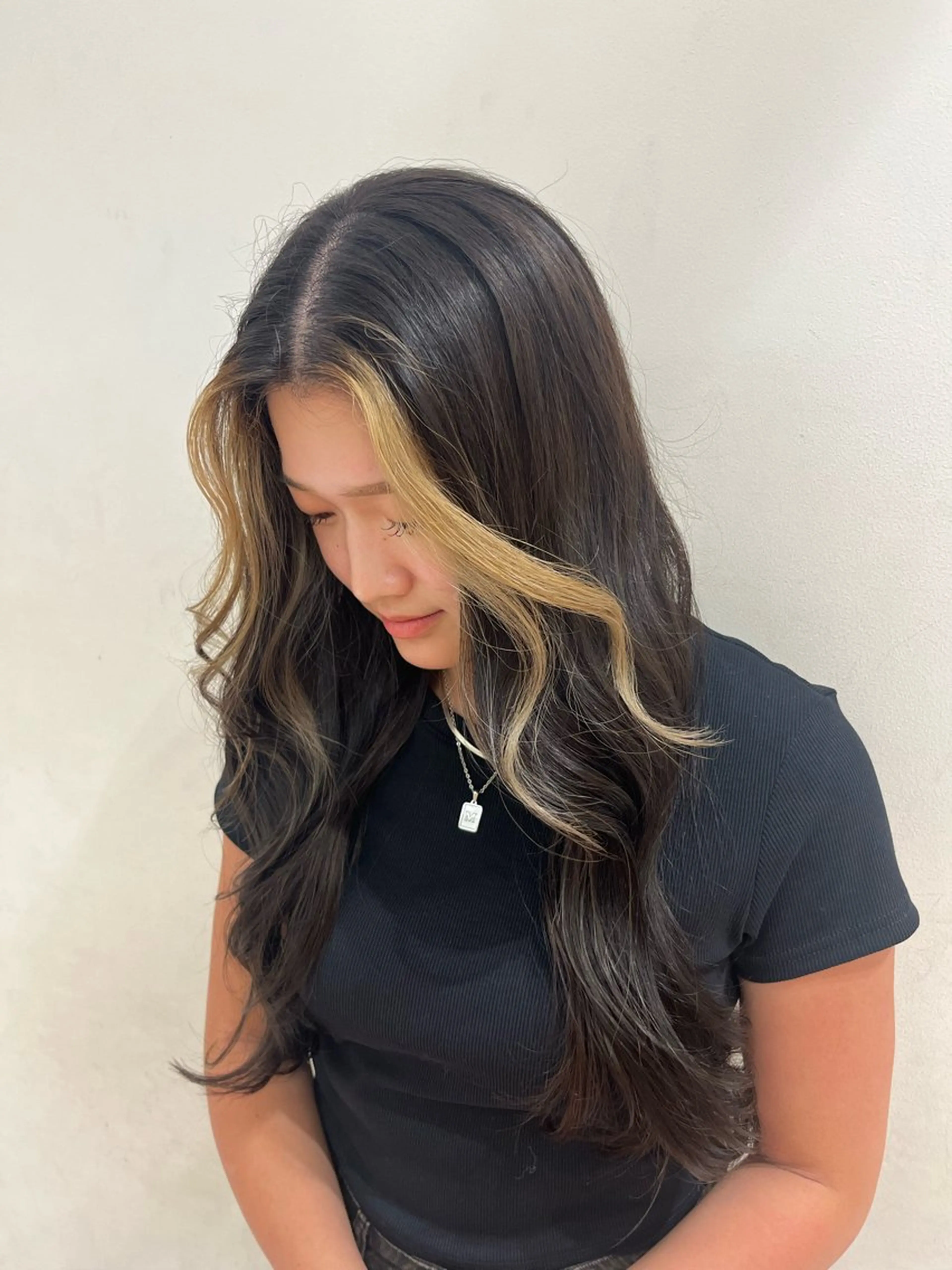 カラー 荒川 三希のヘアスタイル