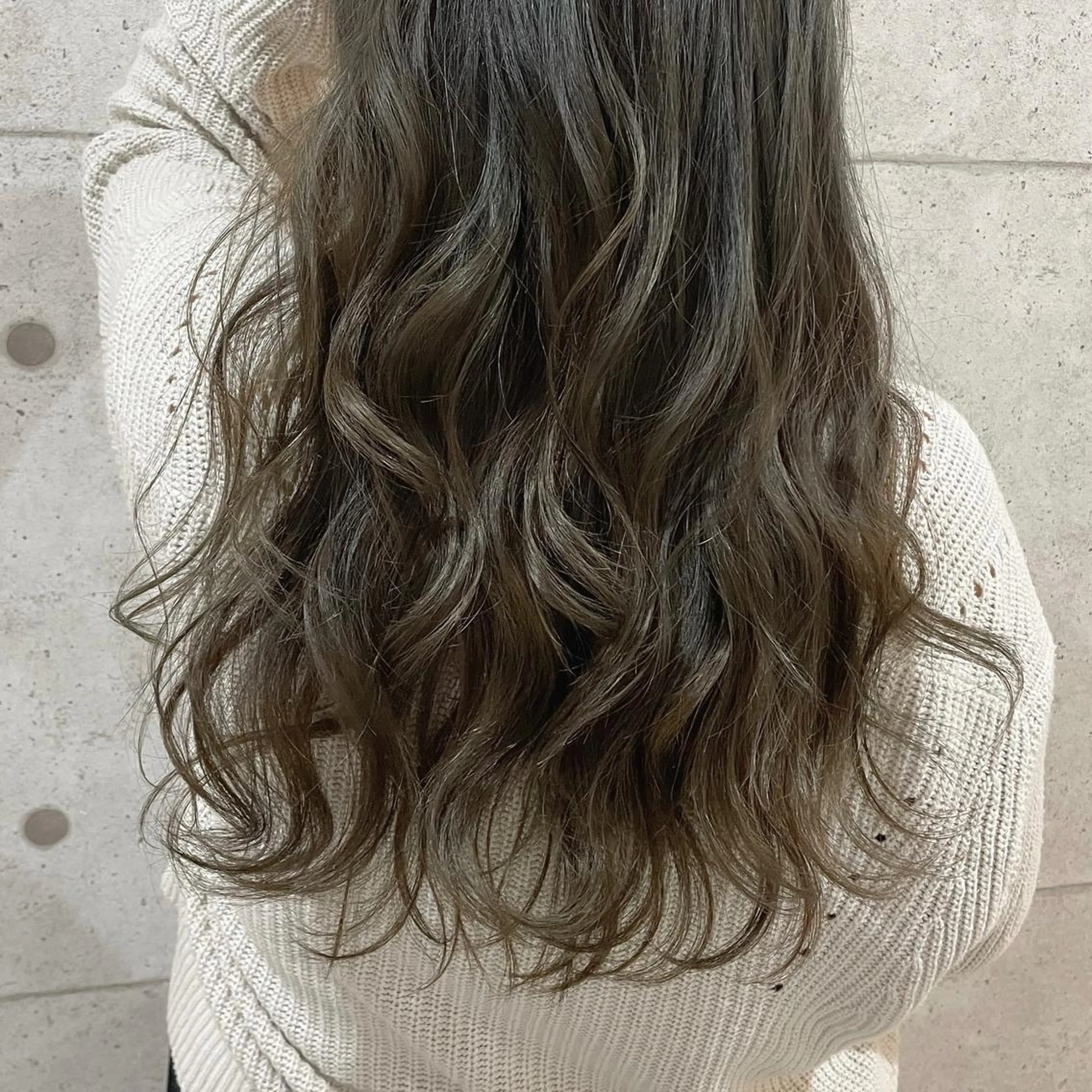 ロング カラー ベージュカラー ブリーチ ハイライトカラー ブリーチなしカラー オリーブベージュ 瀬原 千夏のヘアスタイル