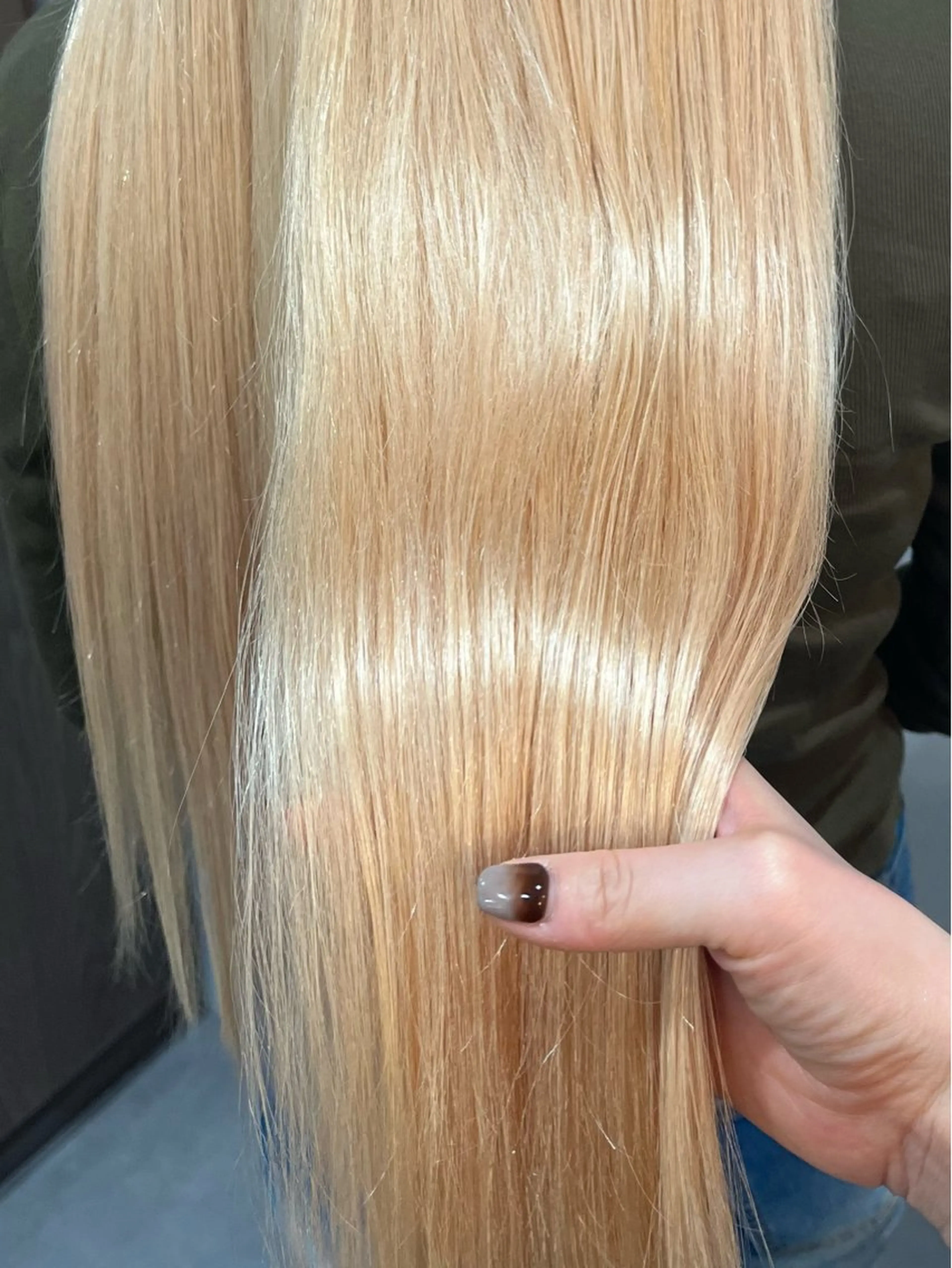 ロング カラー ルプラボウ 尾関　唯那のヘアスタイル