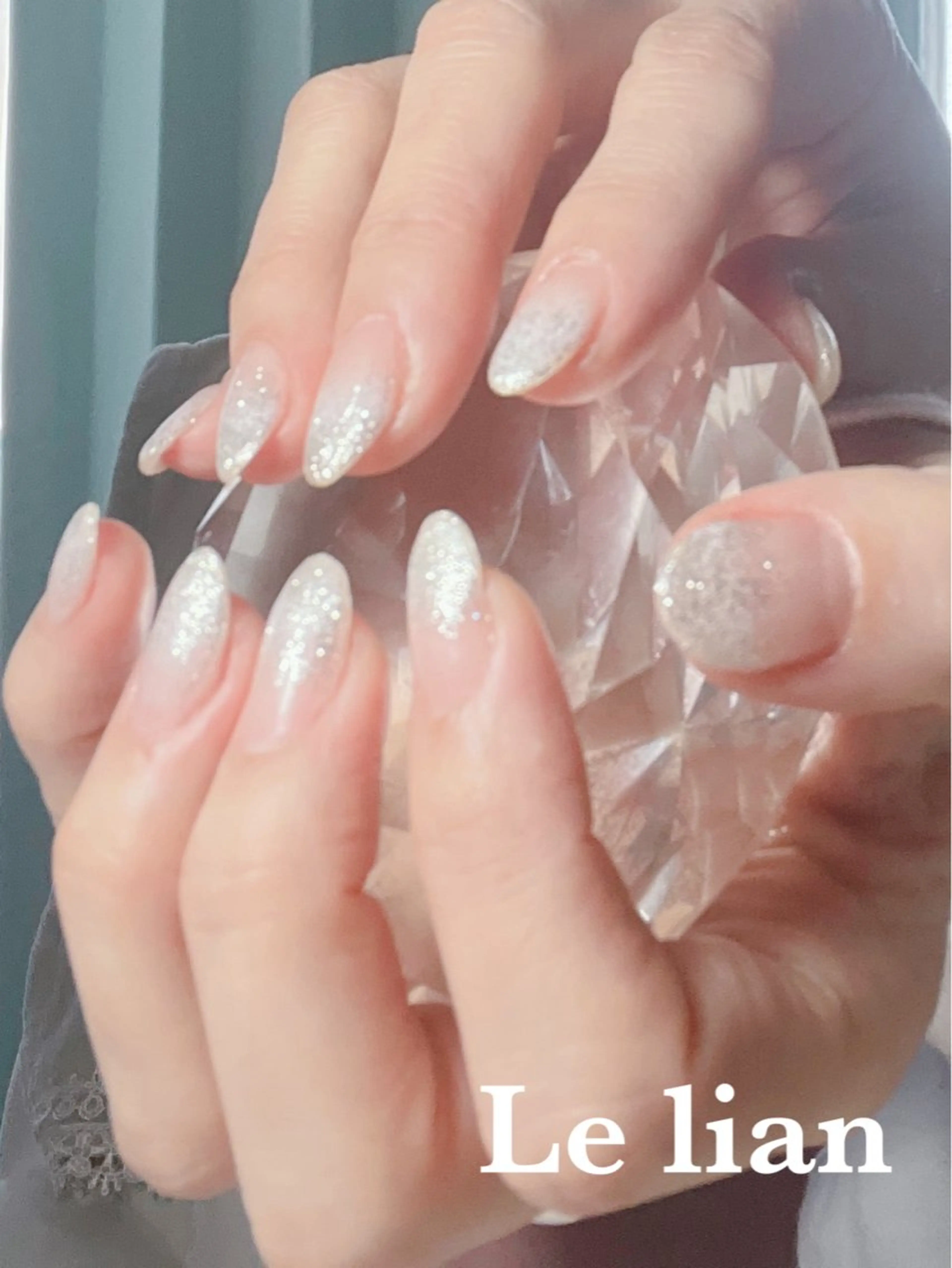 ネイル グラデーション ラメ(グリッター) ラメグラデーション シルバー ホワイト Le lian所属・Le lianのネイルデザイン