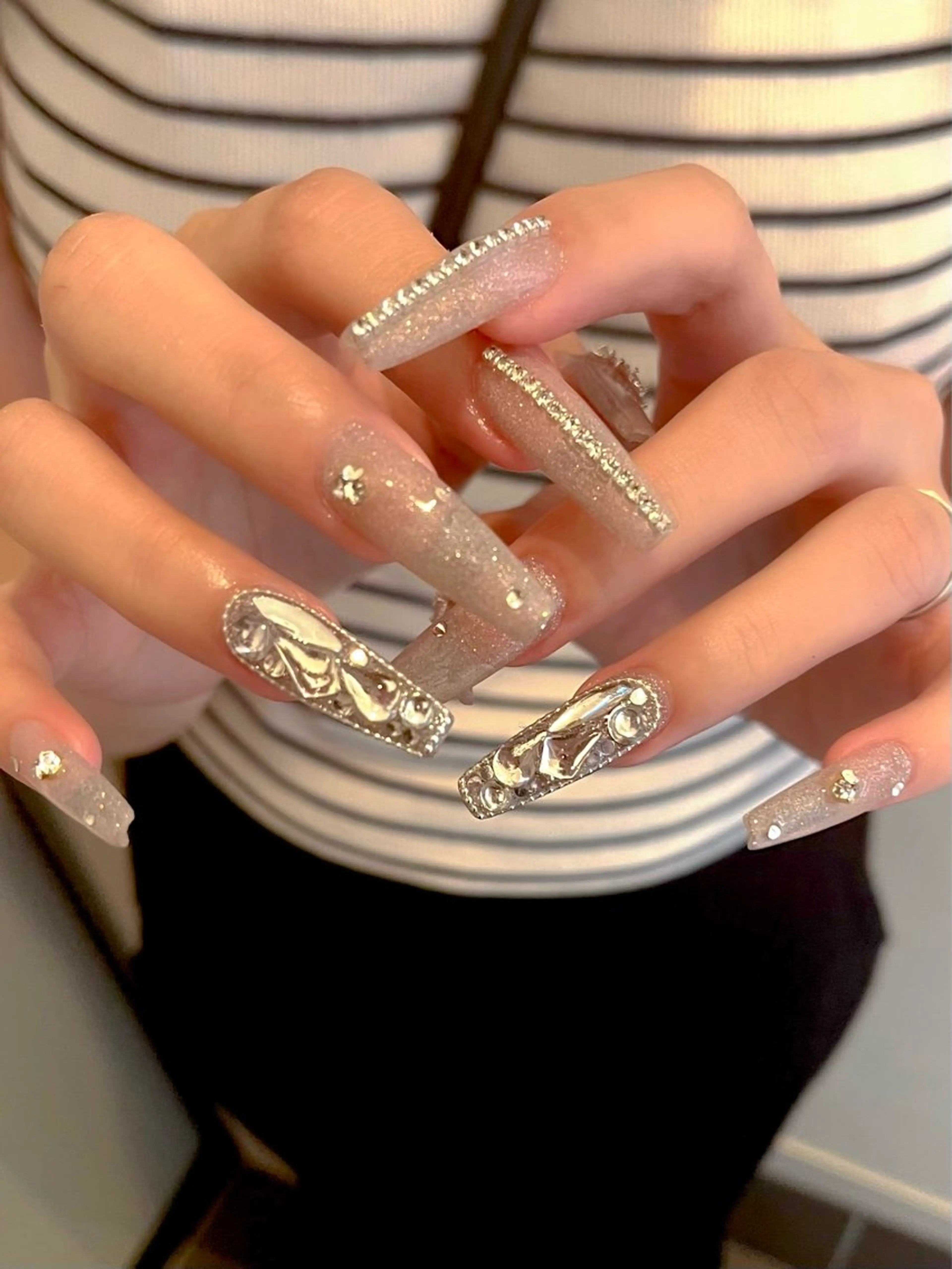 ネイル キラキラネイル ロングネイル マグネットネイル ワンカラーネイル スカルプネイル nine.🦋 YUKOのネイルデザイン