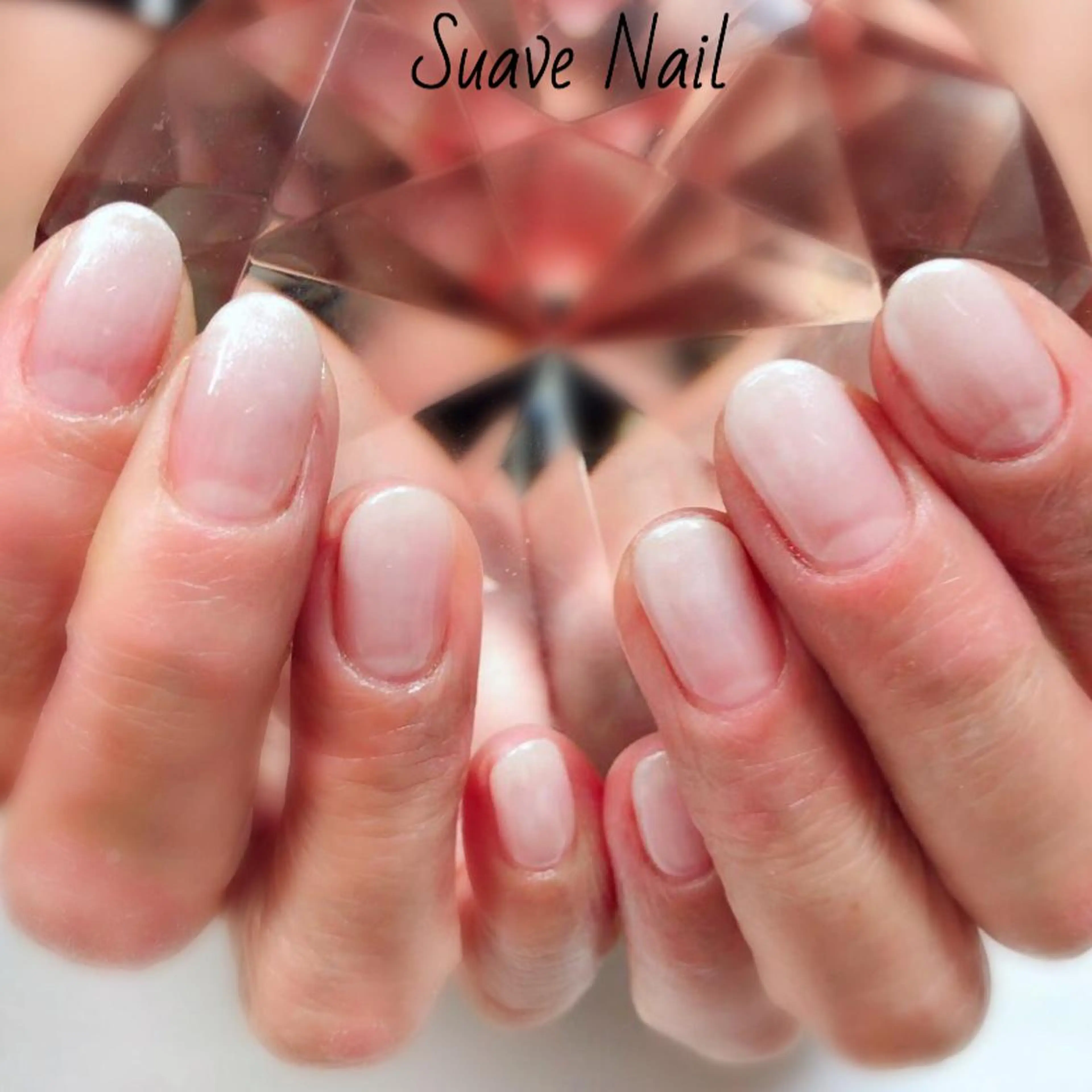 ネイル グラデーション シンプルネイル ホワイト Nail Suave (シュアーヴ)のネイルデザイン