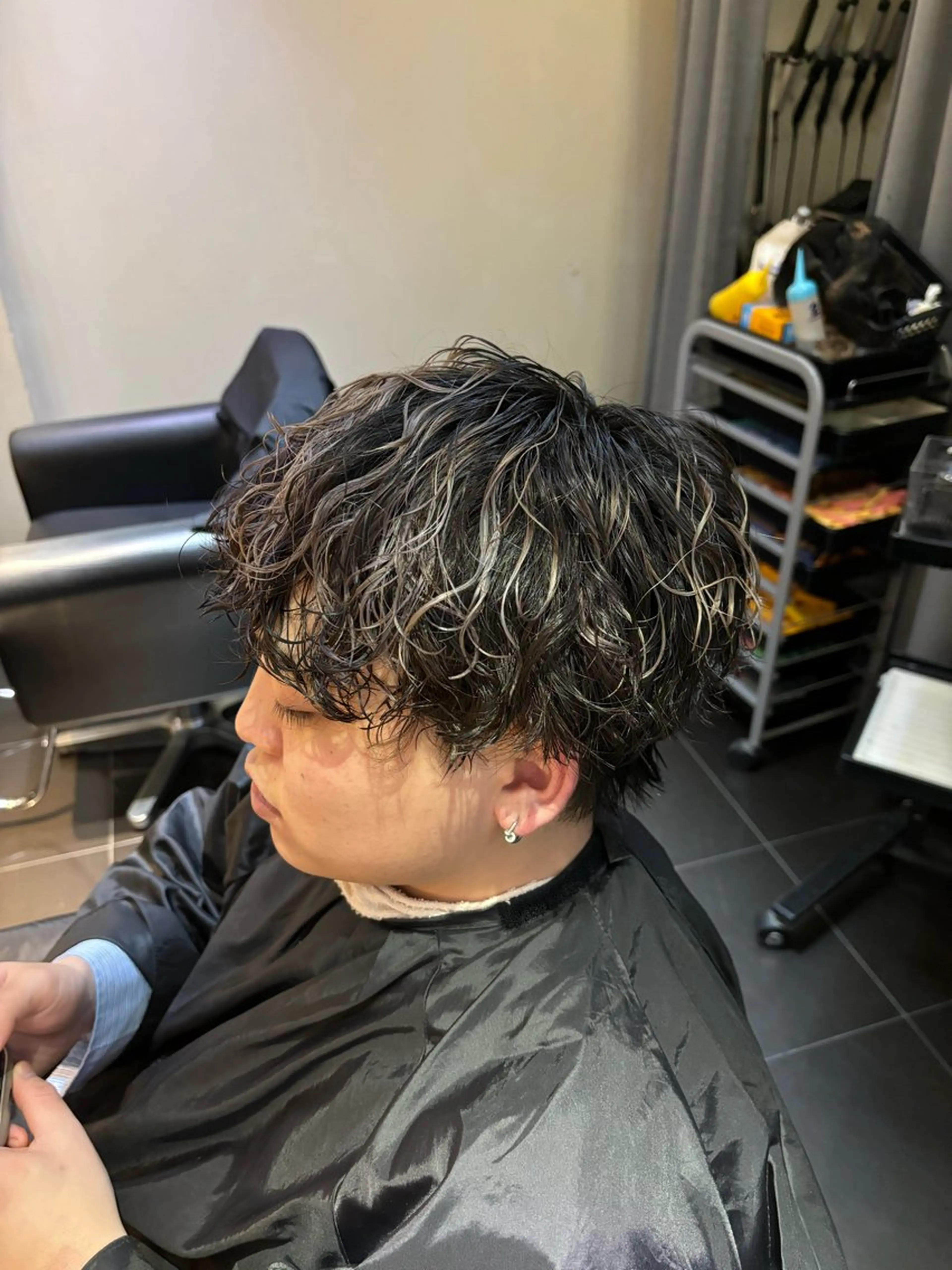 メンズカット+波打ちスパイラルパーマ+潤いトリートメントの写真