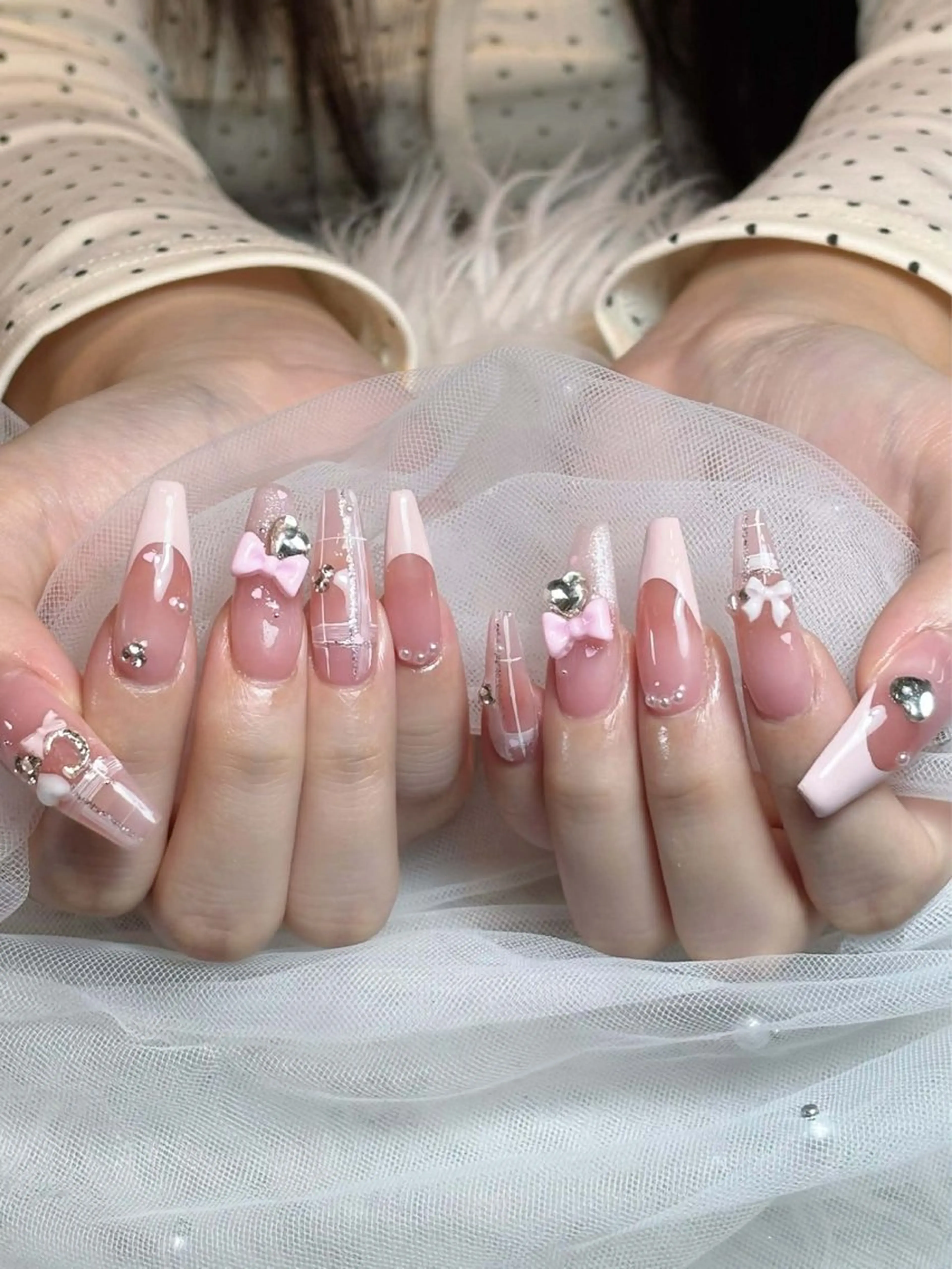 ネイル チークネイル ドット フレンチネイル グラデーション ハート ハンドネイル ハンドケア Eli Nails 新宿のネイルデザイン