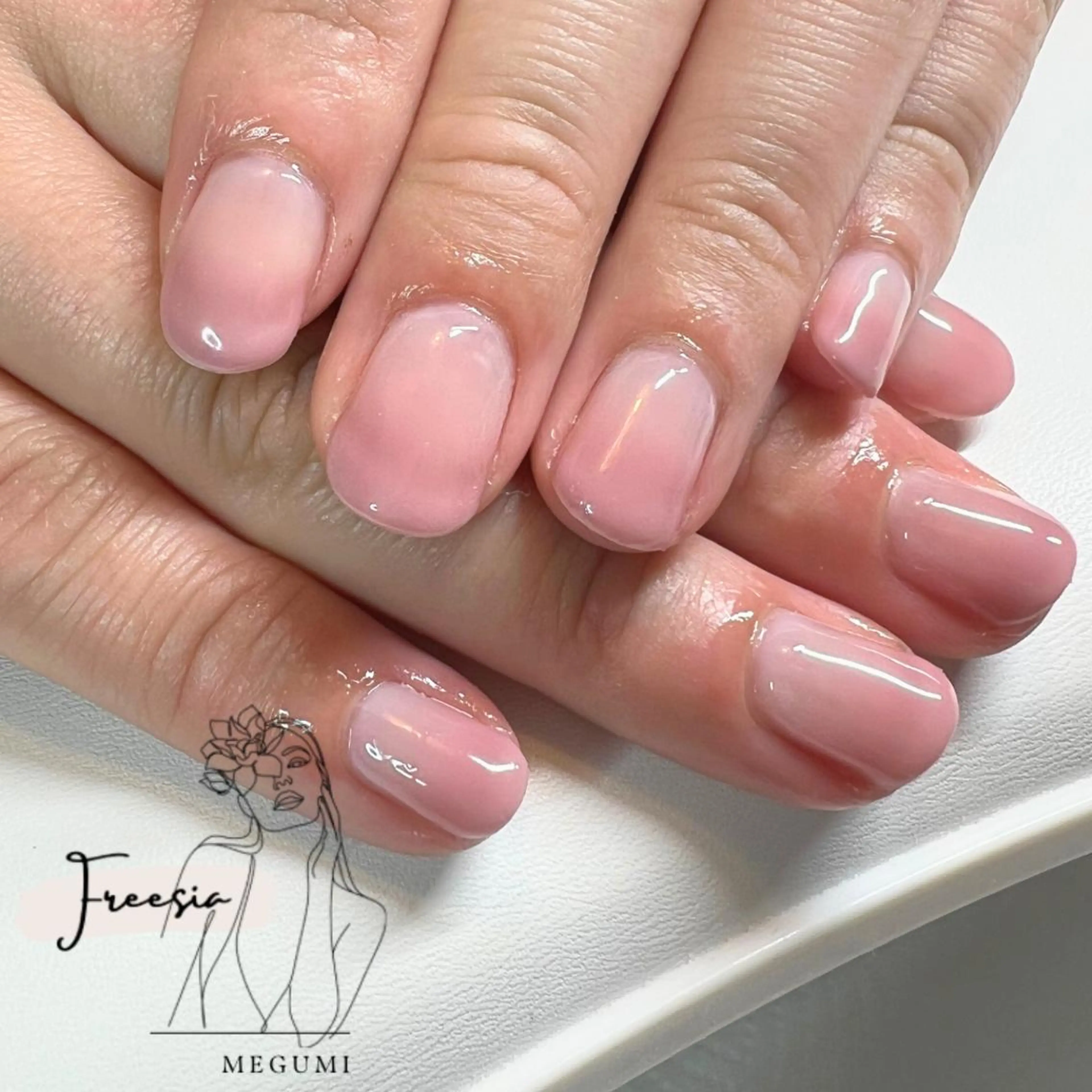 ネイル グラデーション オフィスネイル ピンク シンプルネイル 春ネイル ハンドネイル ハンドケア 当日予約も歓迎⭕️ Megumiのネイルデザイン