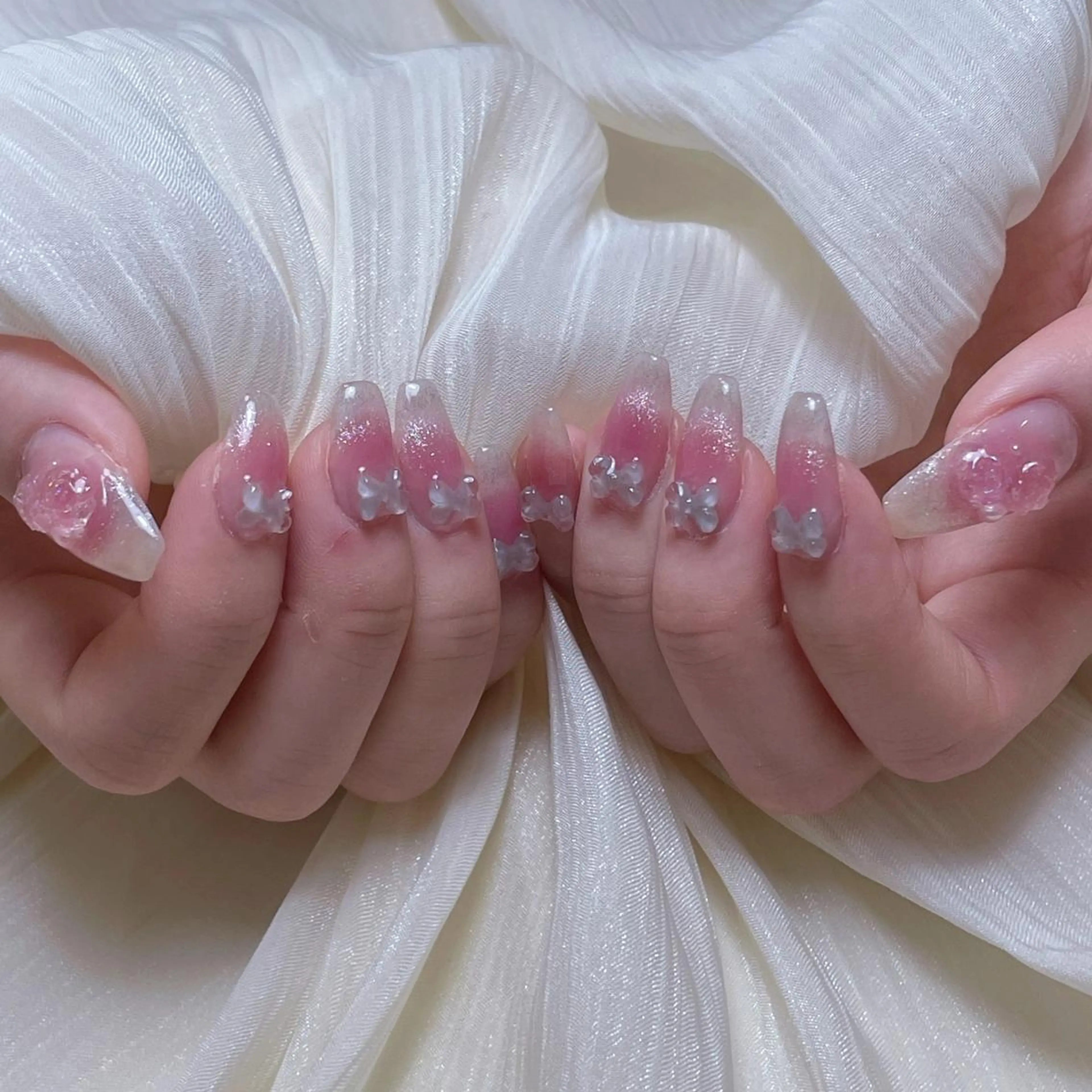 ネイル アートネイル オーロラネイル ガーリー キラキラネイル 韓国ネイル ハンドネイル DIAMOND 💦のネイルデザイン