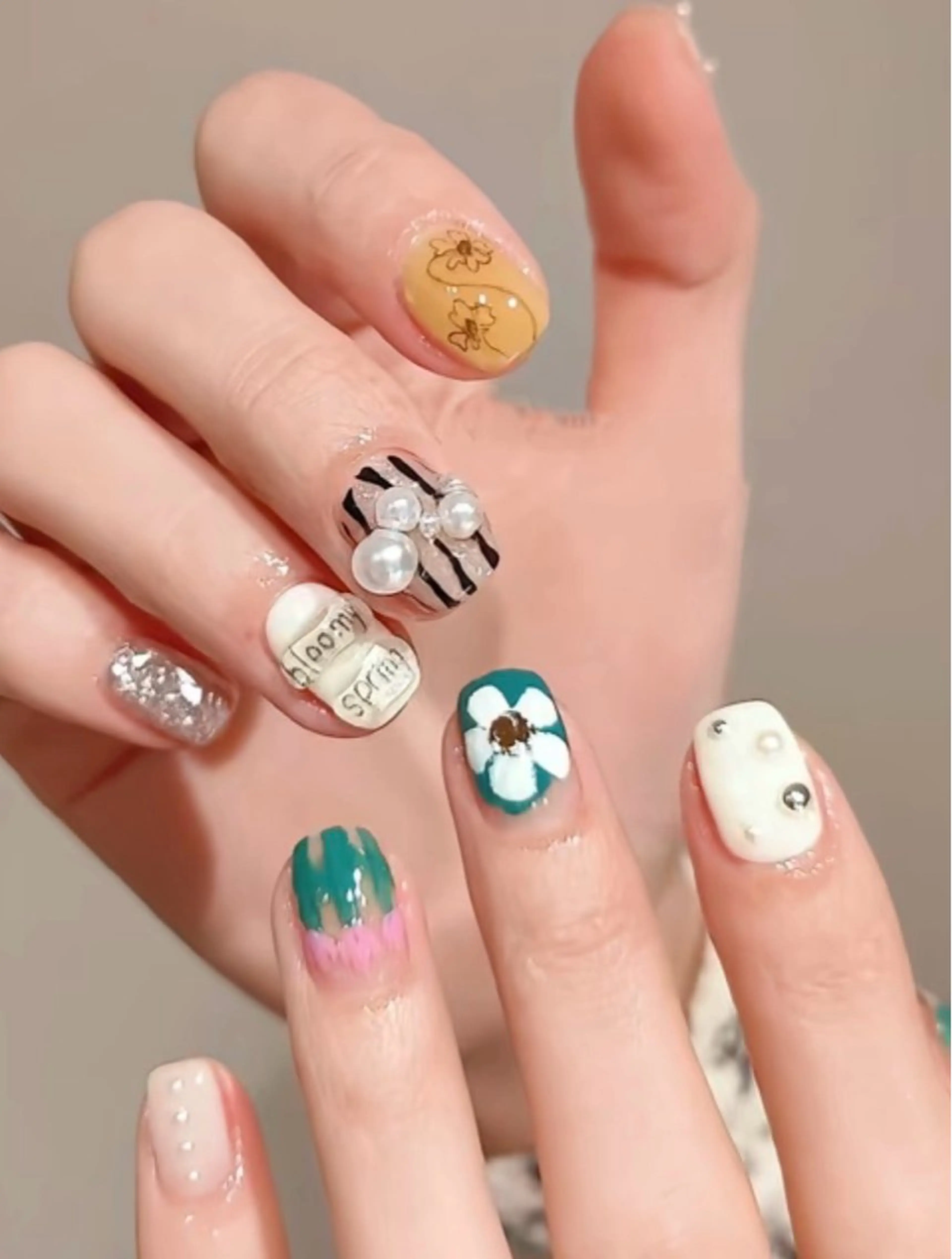 ネイル ✿は✿ぴ ✿ね✿す✿のネイルデザイン