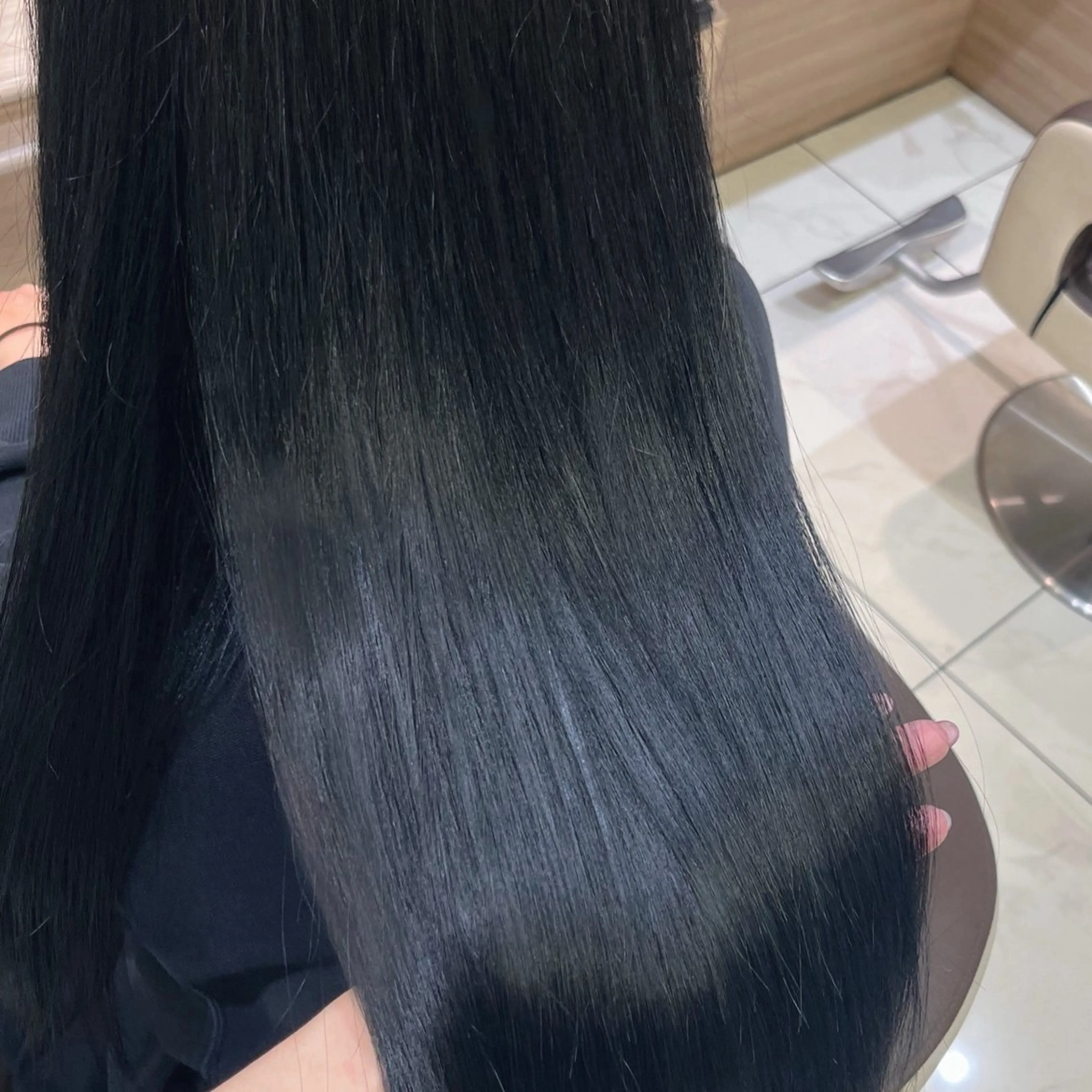 ロング ヘアカラー 丸 美紀のヘアスタイル