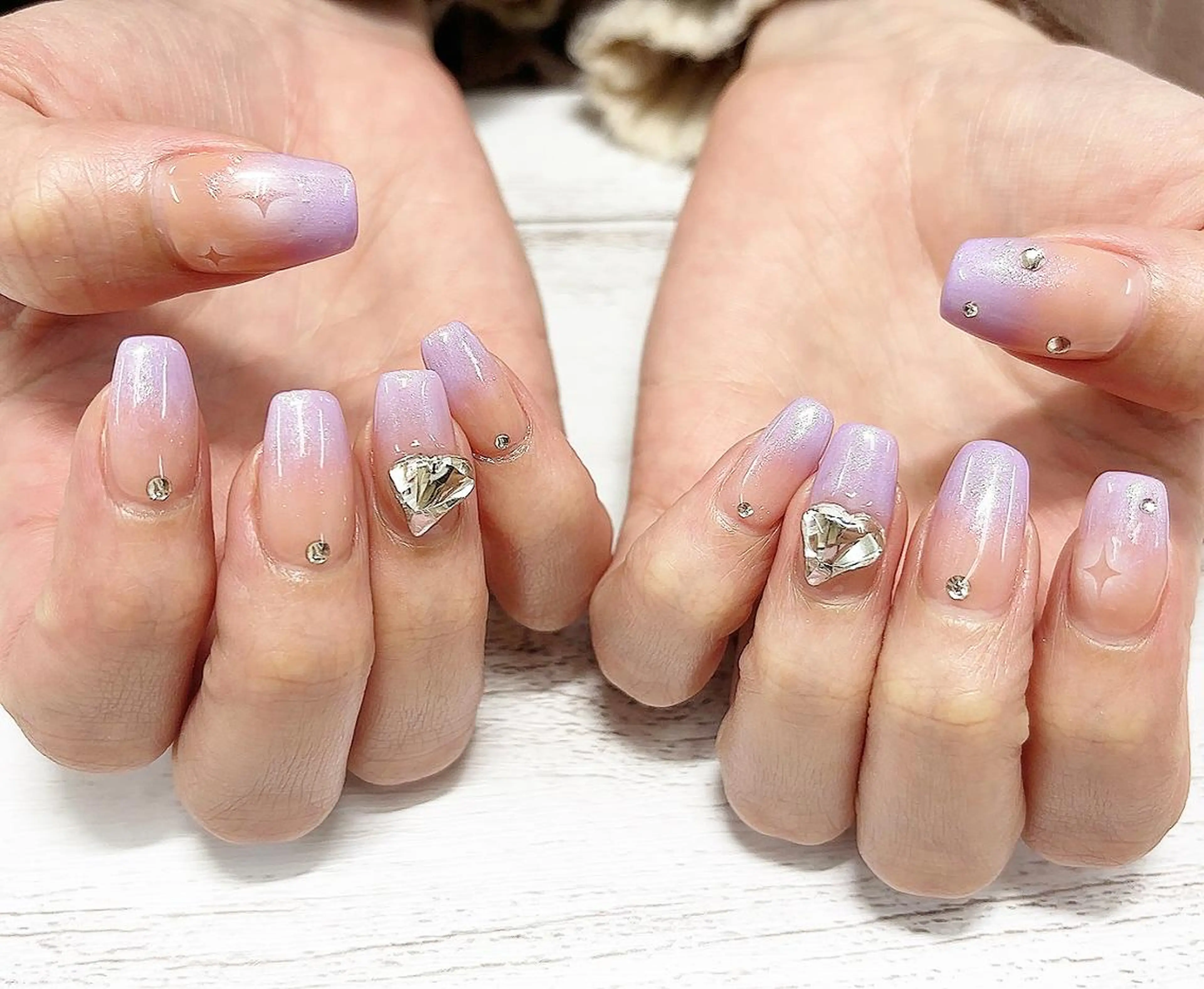 ネイル オーロラネイル チークネイル 長さ出し フットネイル フレンチネイル ハンドネイル リラネイル すみれのネイルデザイン