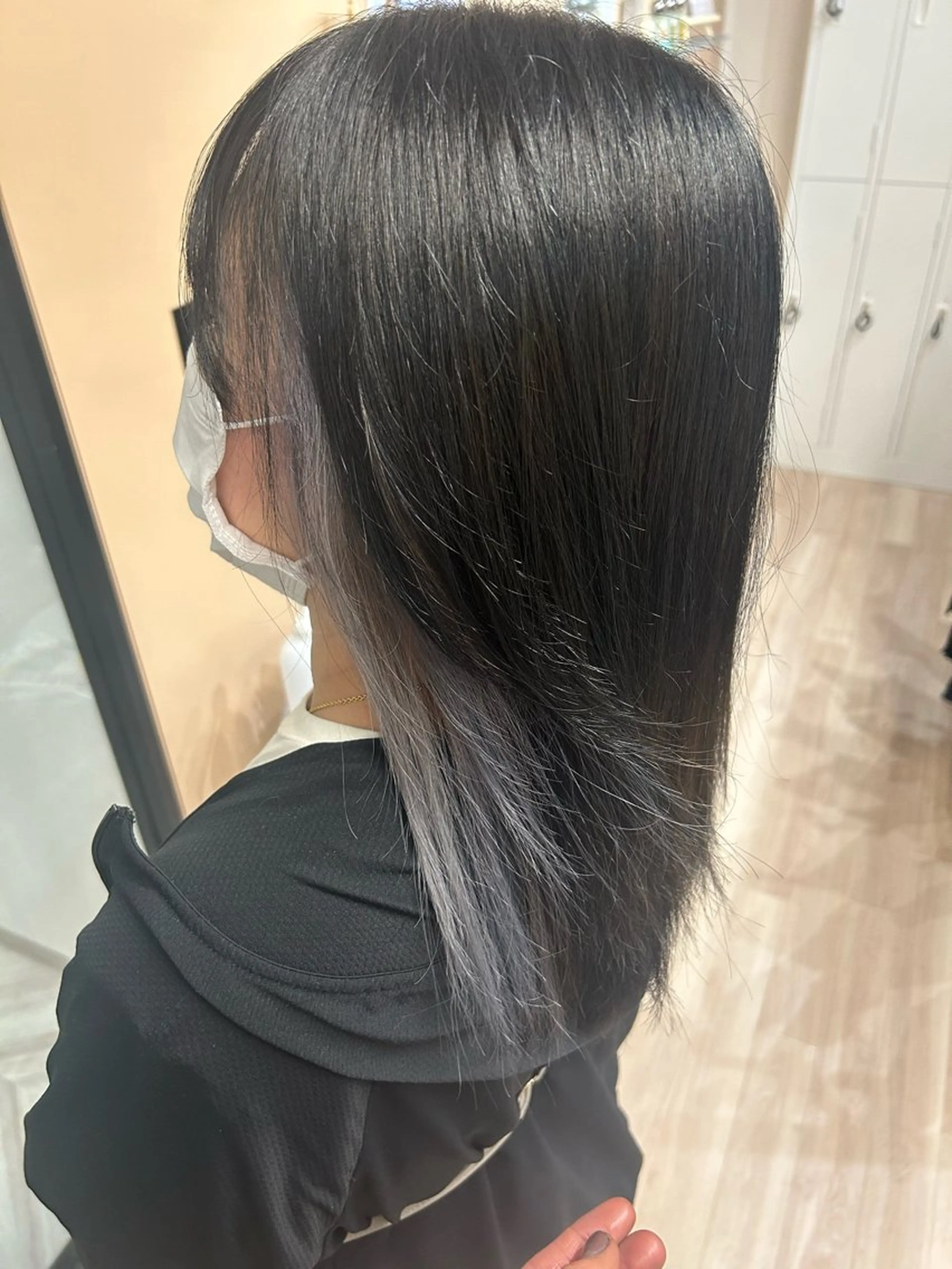 セミロング カラー インナーカラー シルバー Chere by    avance azuri所属・✨髪質改善✨ 山口 翼のヘアスタイル