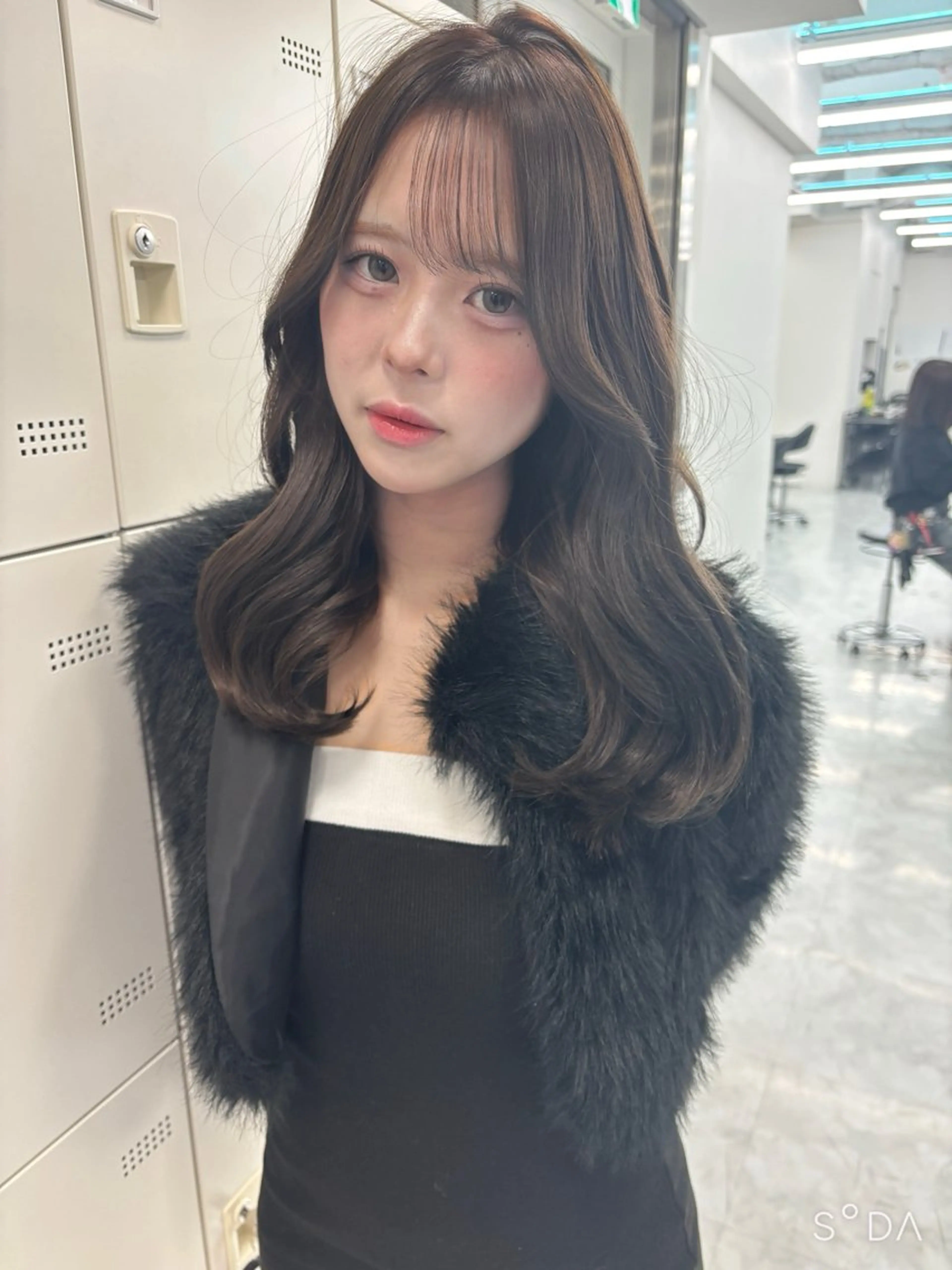 ロング ヘアカラー トリートメント 韓国ヘア/ブリーチ無 しWカラー/オリーブのヘアスタイル